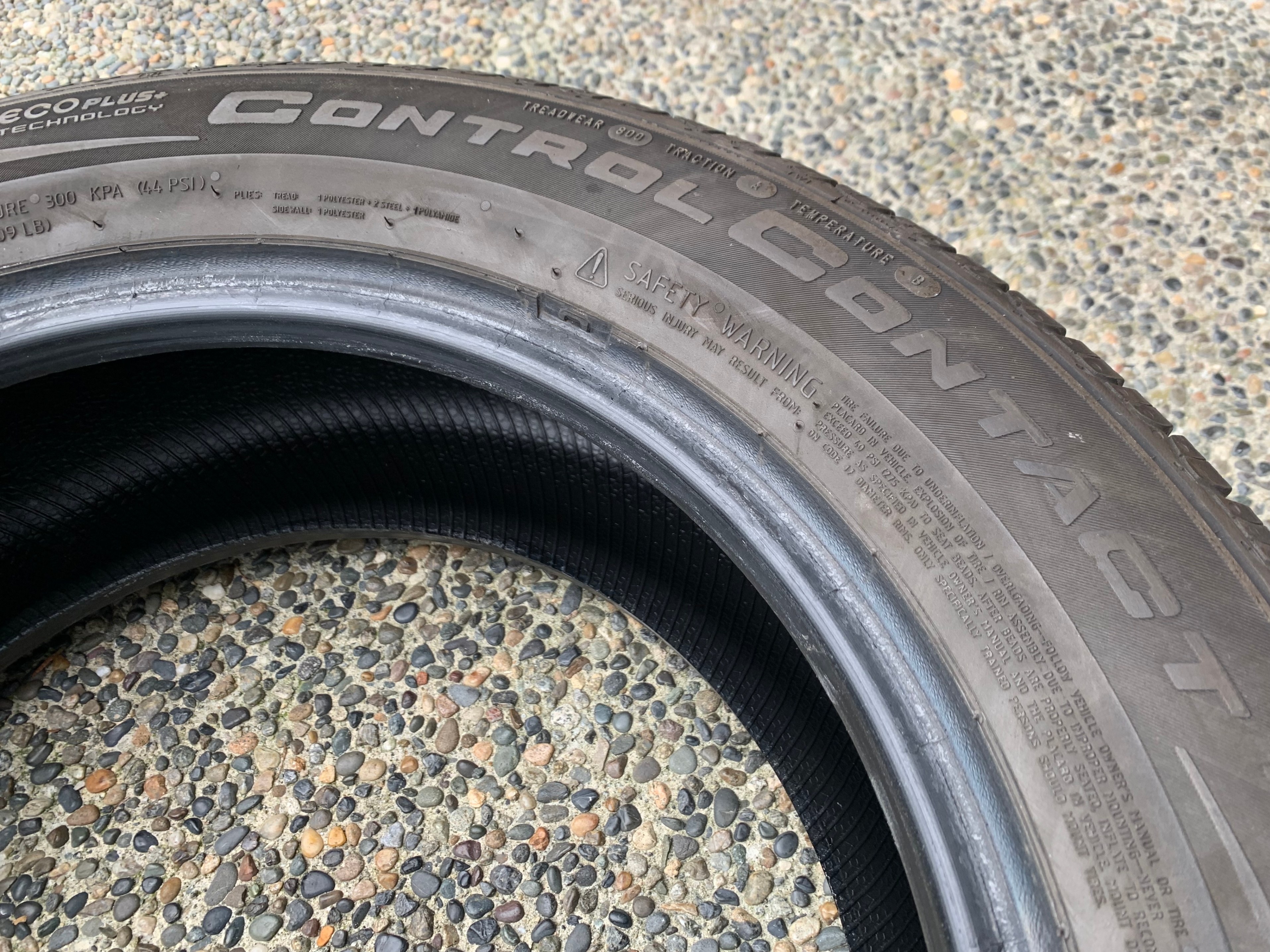 Pair of 225/55/17 Continental Control contact Tour A/S 70% tread - photo 5