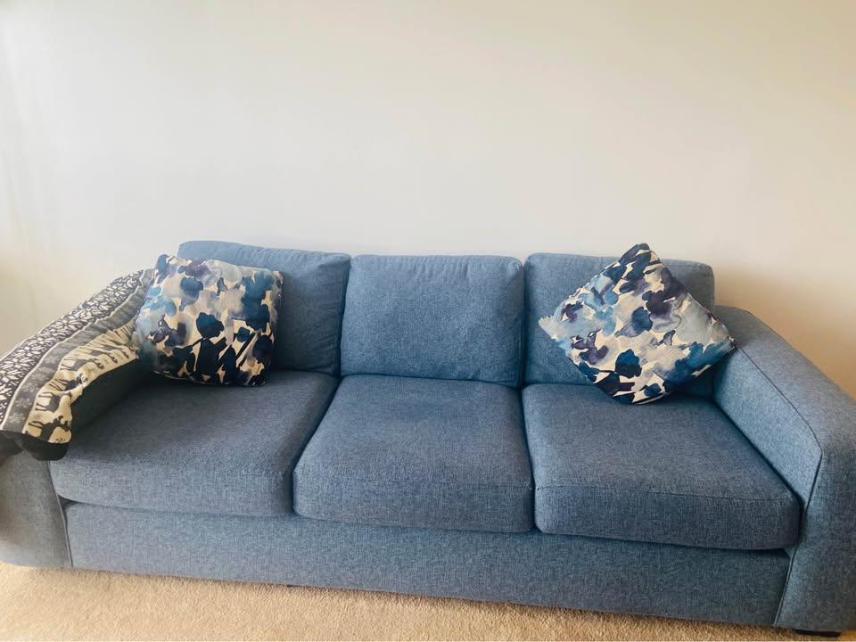 3-Seater Couch with Cushions – Super Comfortable