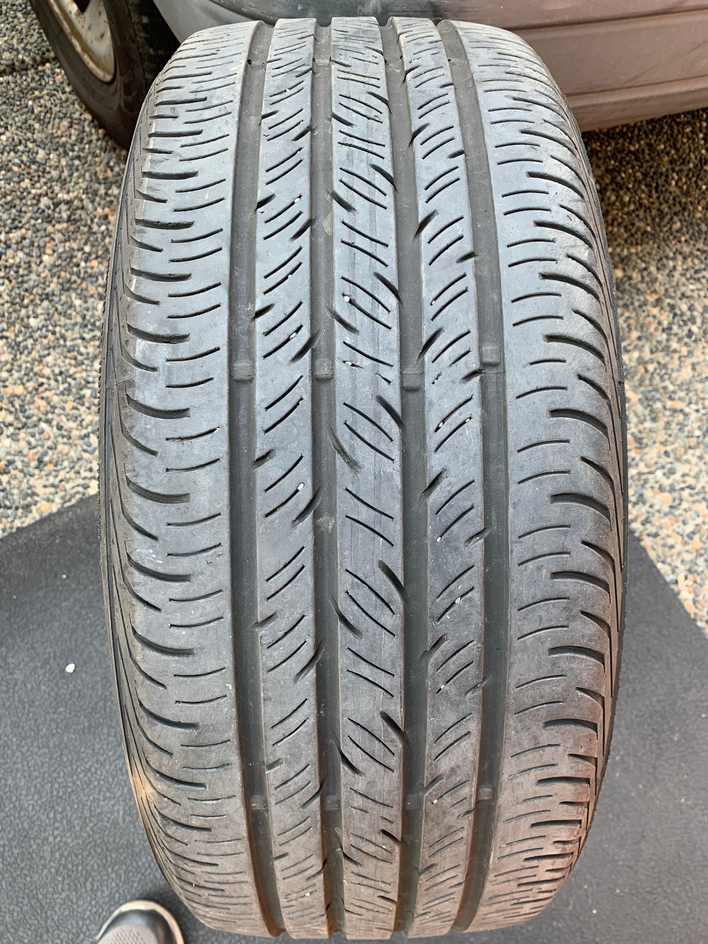 1 X single 235/45/19 M+S Continental conti pro contact 60% tread