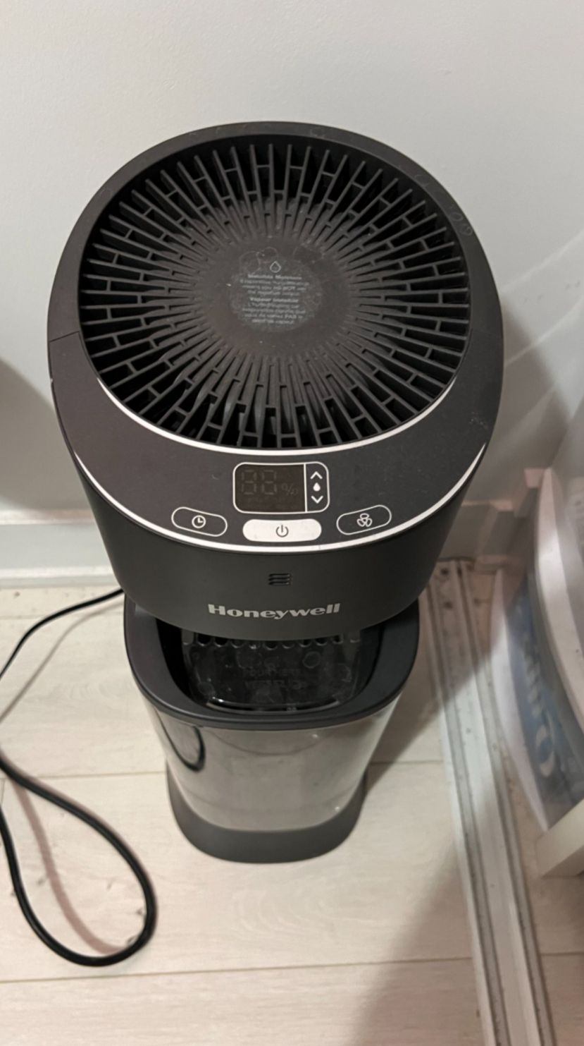 Honeywell Top-Fill Cool Mist Humidifier – 4.73L Tower (Black) - photo 3