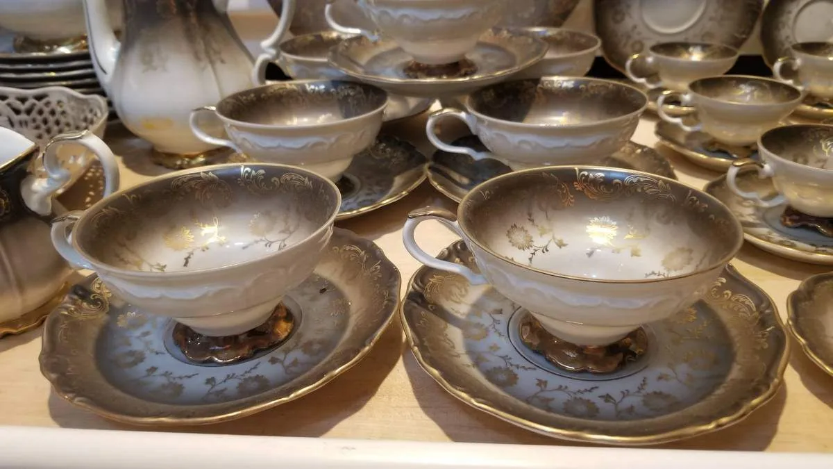 SUPER RARE Mid-Century 54pc Eberthal 650 Gilt Tea Coffee Service image indicator(2)