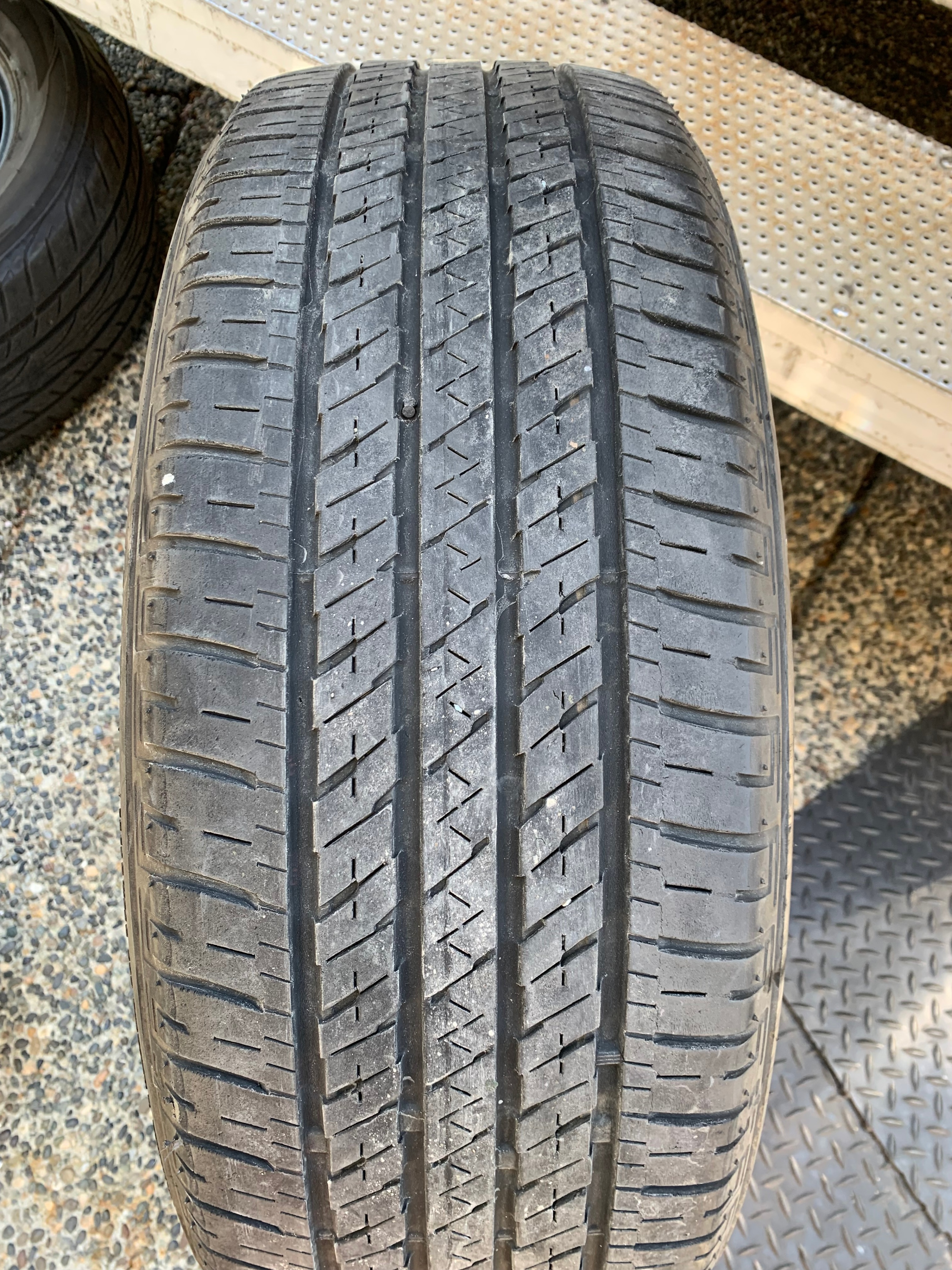 1 x single 225/55/19 M+S bridgestone ecopia H/L422+ 55% tread