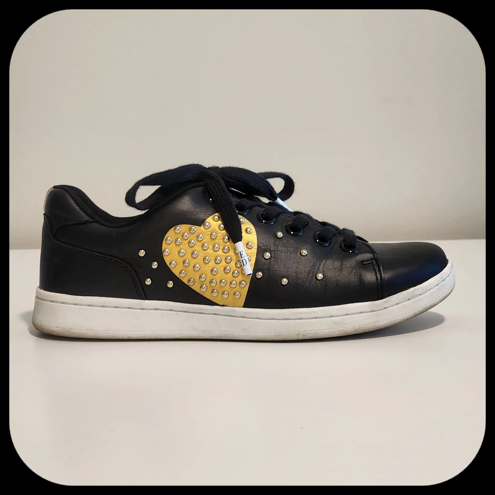 ELLEN DEGENERES || Chamour Sneakers (SIZE 7) thumbnail