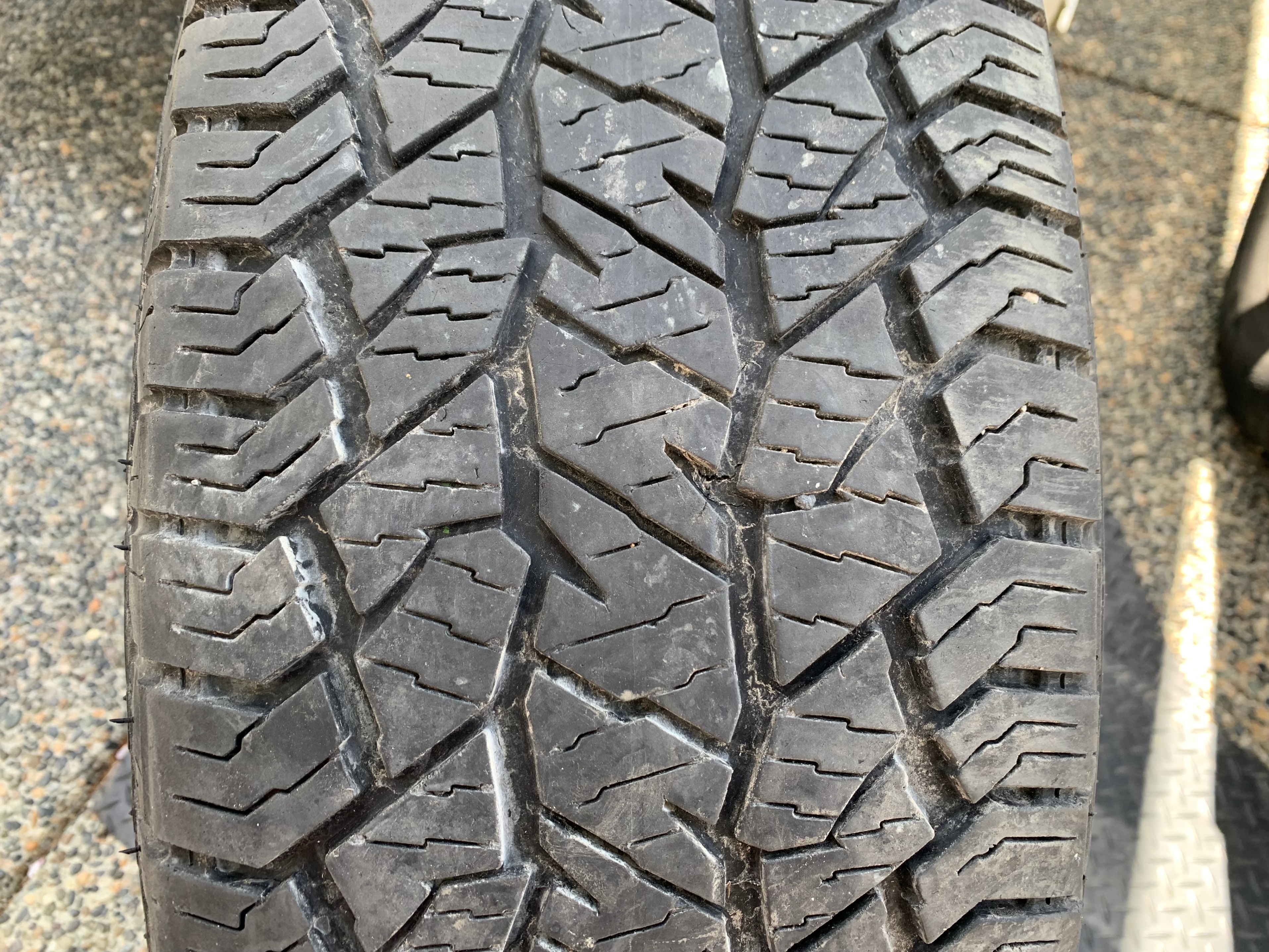 1 x single 265/70/17 M+S 115S Hankook Dynapro AT2 with 50% tread - photo 2