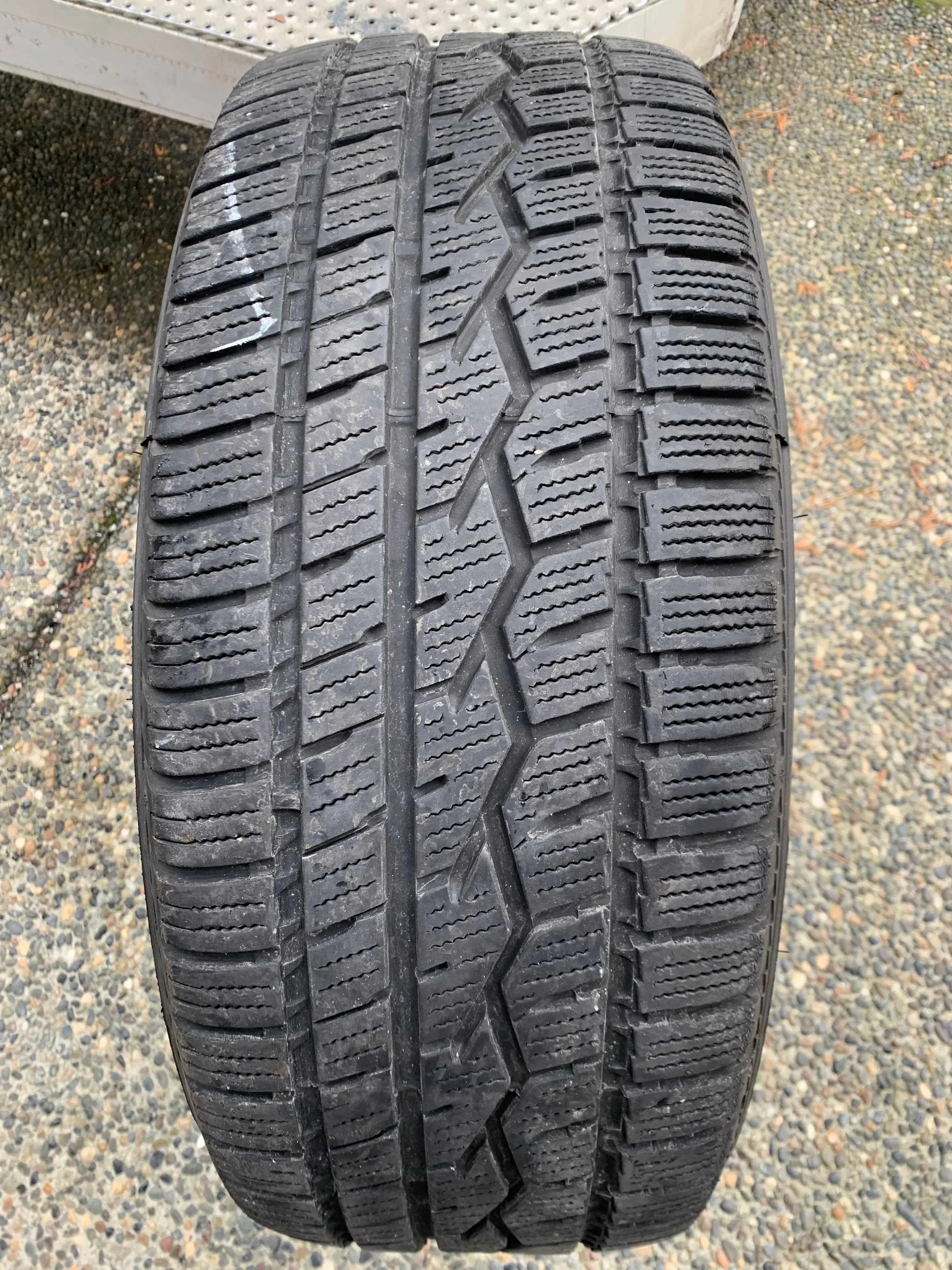1 x single 225/55/17 M+S Toyo Celsius CUV with 65% tread thumbnail