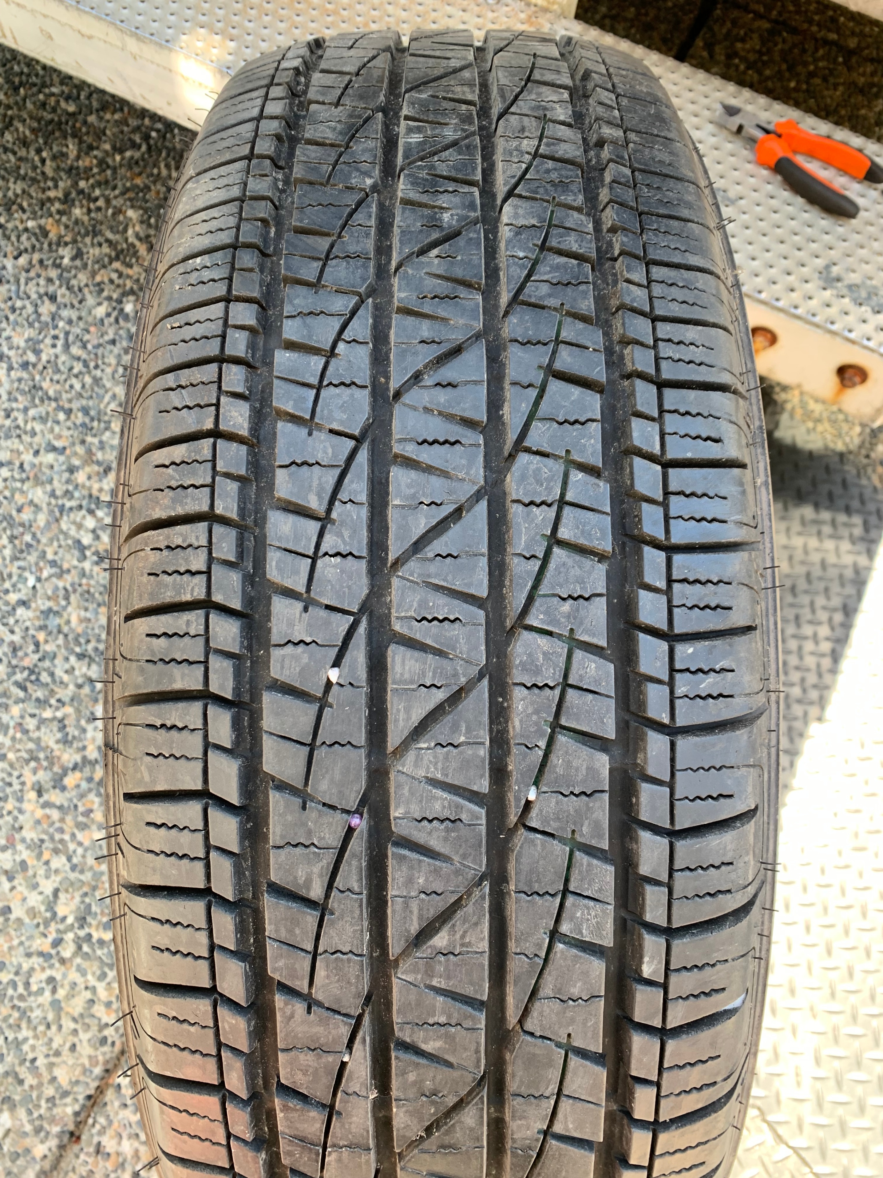 1 X single 265/65/17 Firestone Destination LE2 with 80% tread