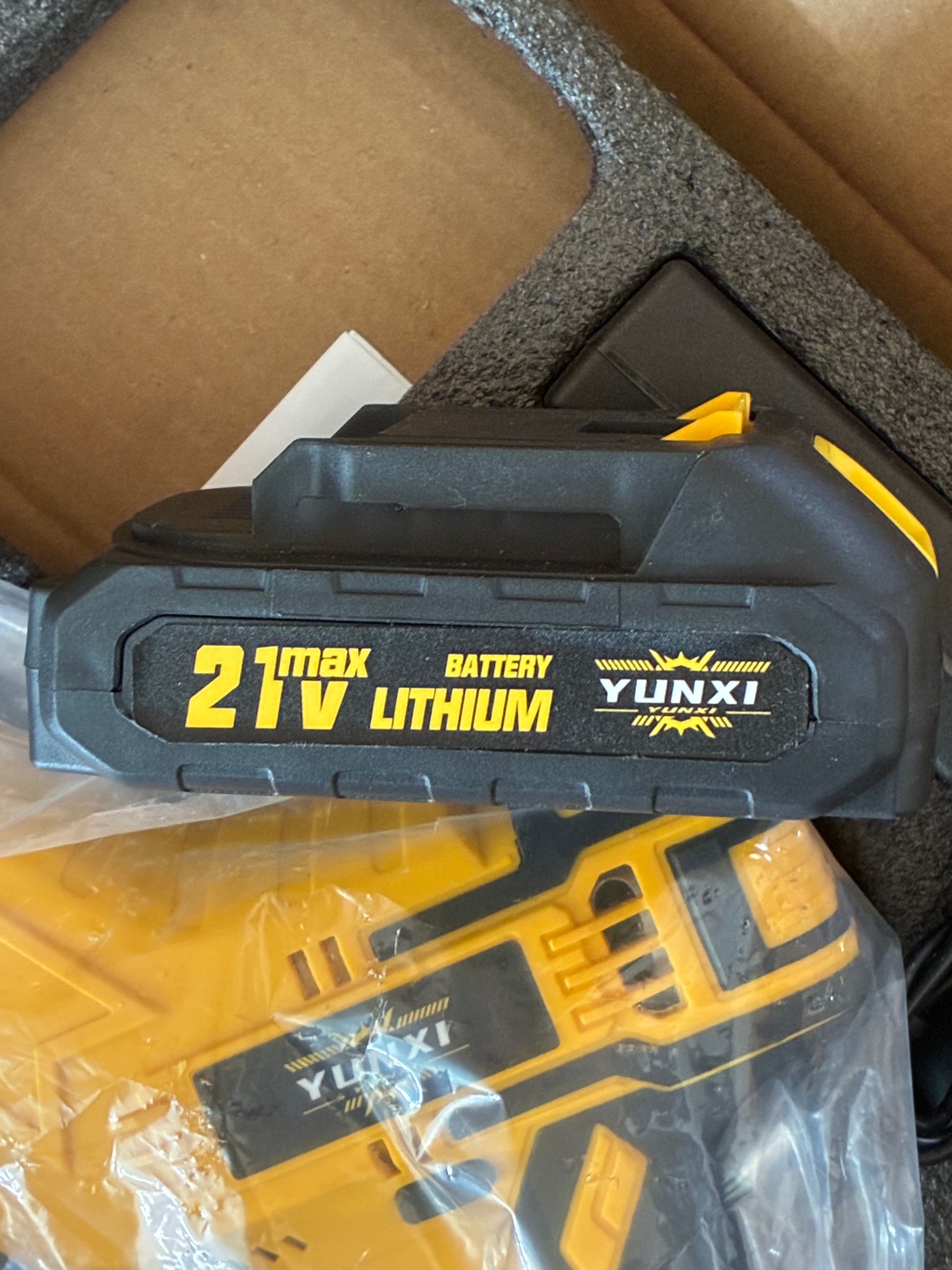 YUNXI Lithium Eledtric Reciprocating Saw with 2 Li-Ion batteries - photo 4