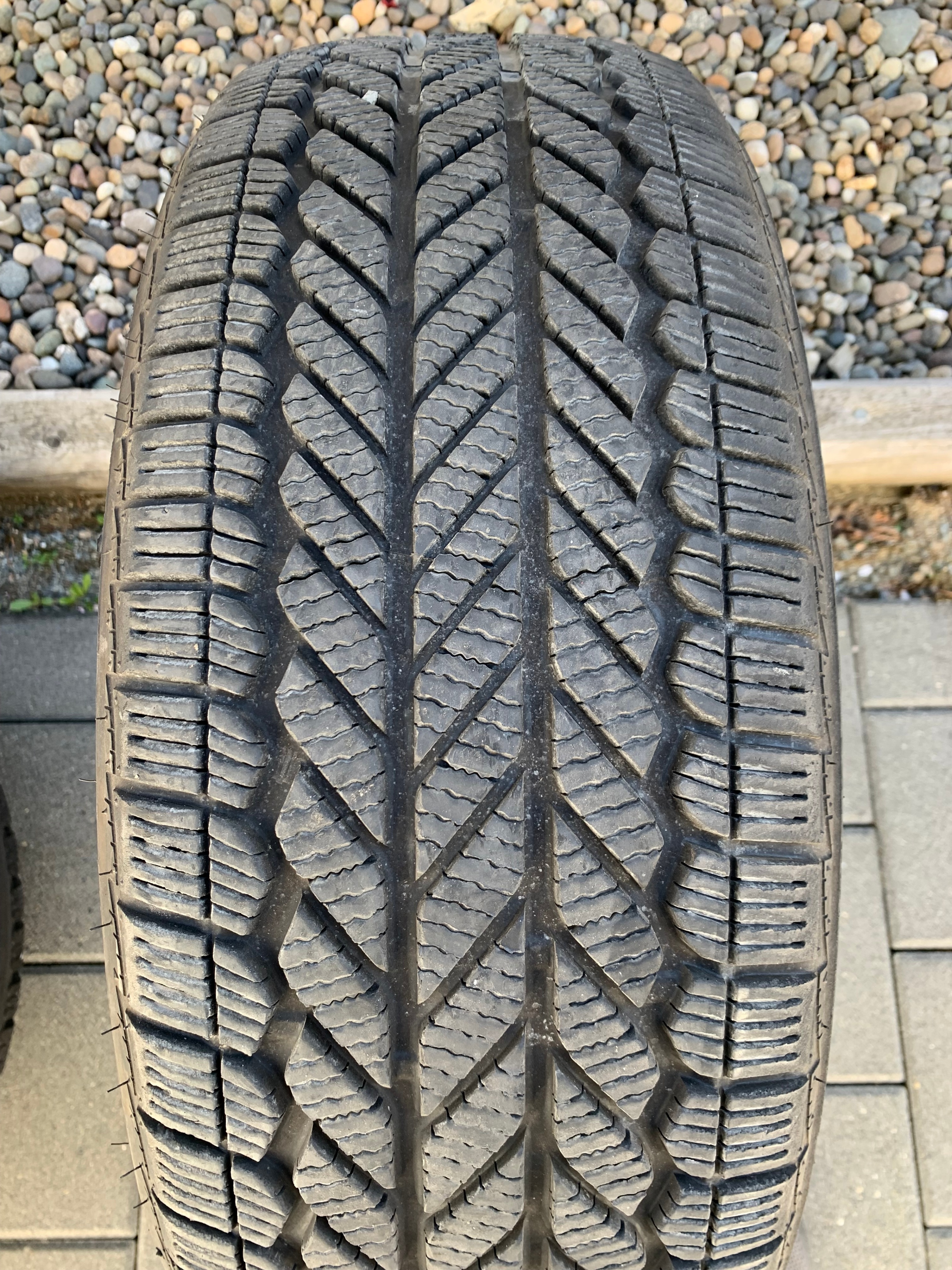 1 x single 225/55/18 98V M+S Bridgestone Weatherpeak 80% tread
