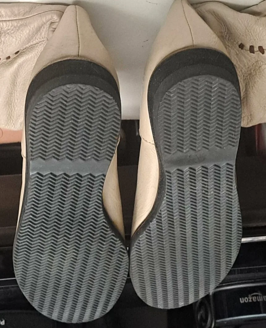 Woman's Genuine Leather Shearling Pull-on Boot Used Like New image indicator(5)