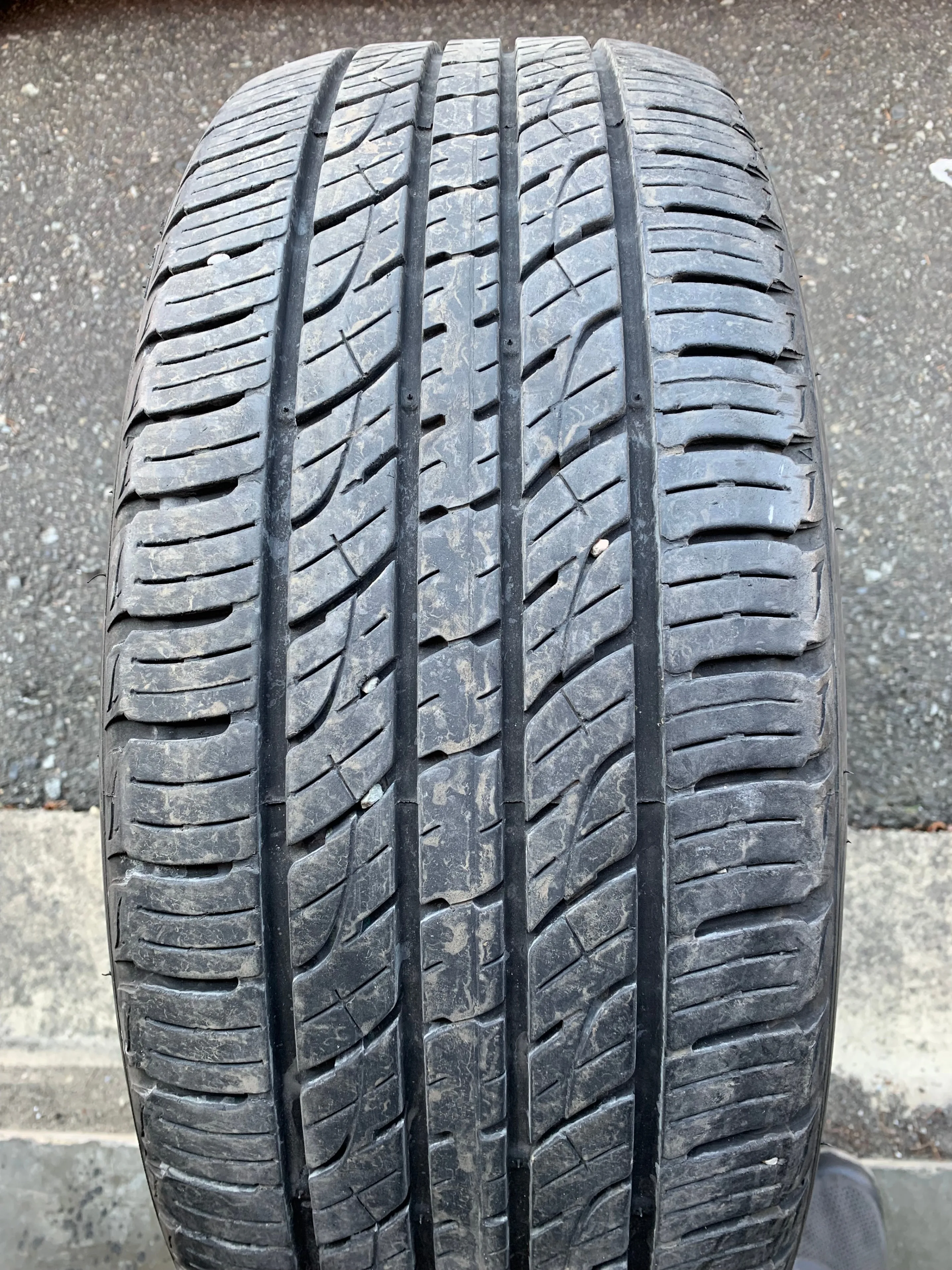 1 x single 235/55/19 M+S Kumho Crugen Premium with 80% tread thumbnail