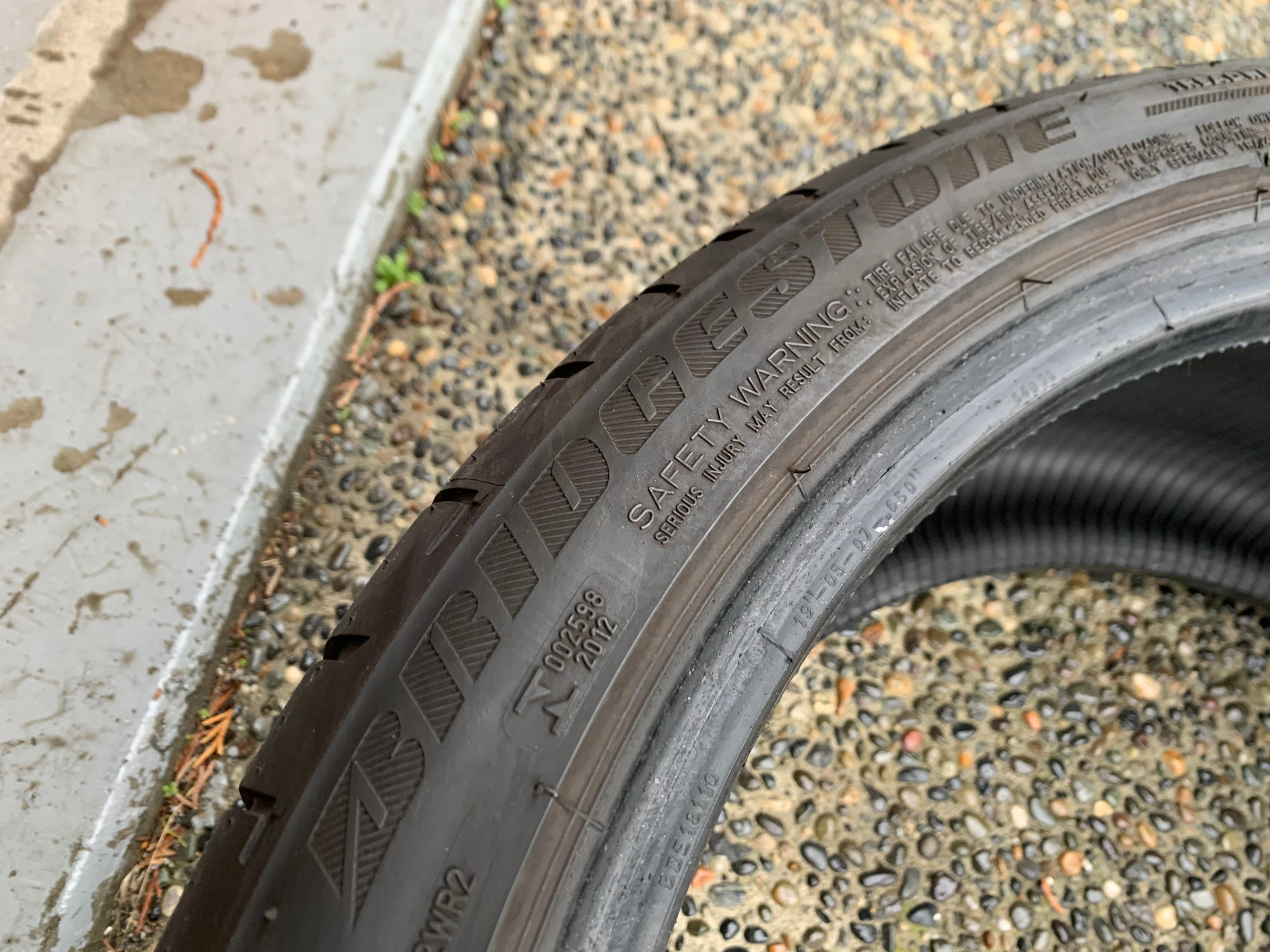 1 X single 255/35/19 92Y Bridgestone Potenza S001 RFT 45% tread - photo 5