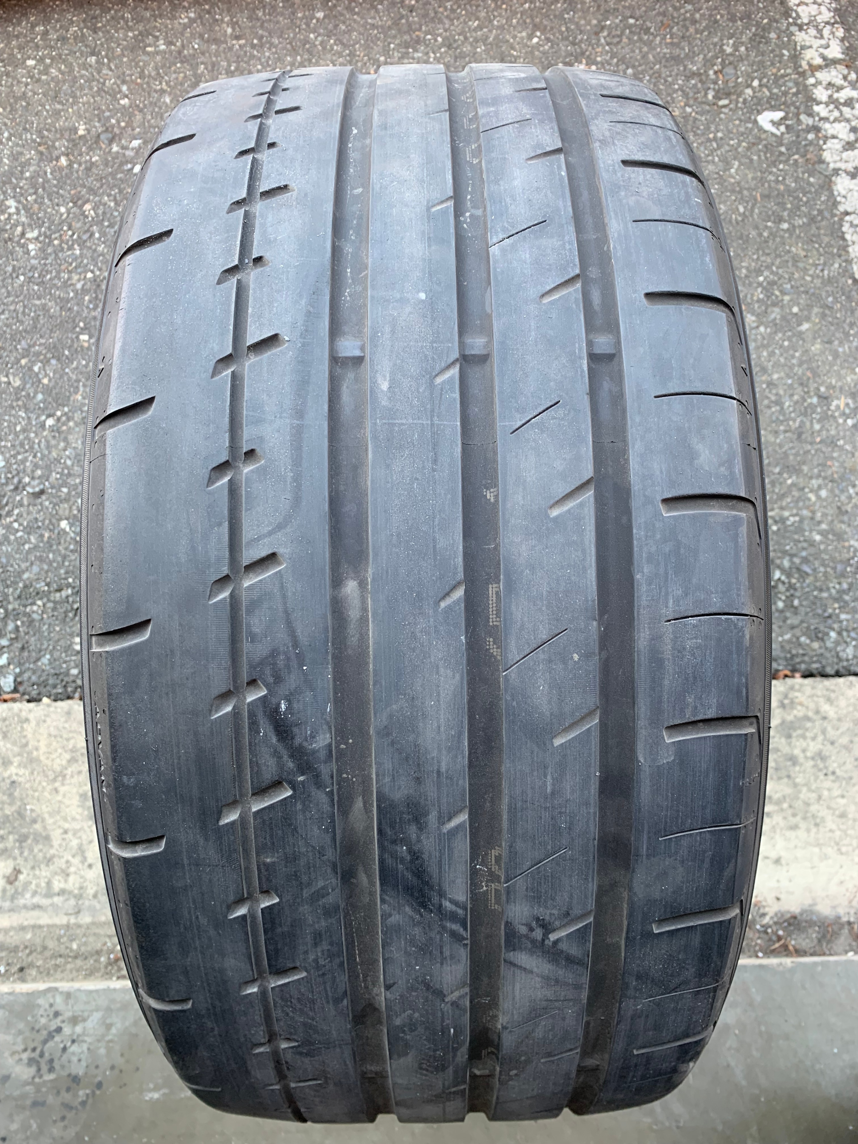 1 X single 285/35/20 XL Yokohama Advan Apex V601 with 60% tread