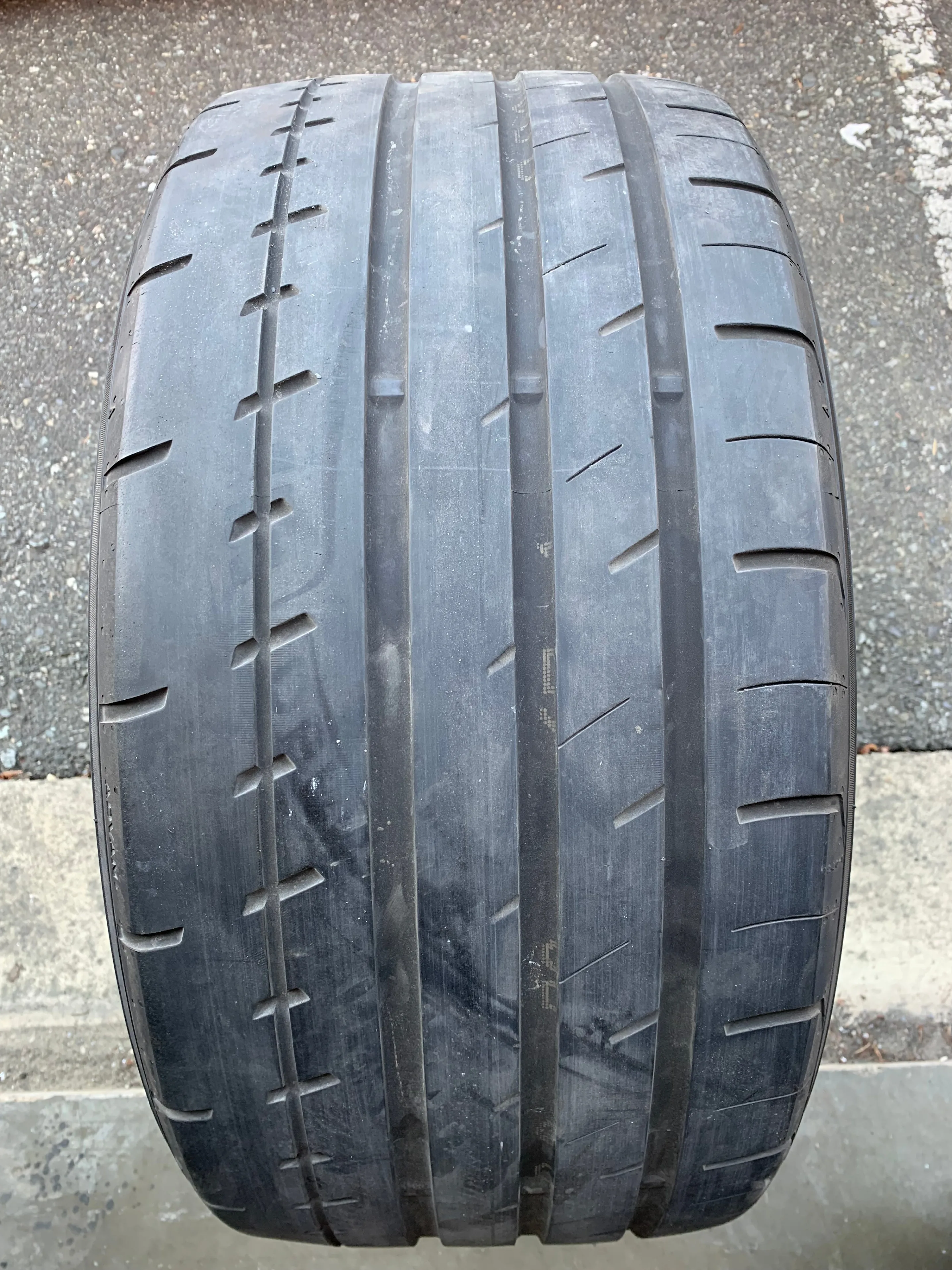 1 X single 285/35/20 XL Yokohama Advan Apex V601 with 60% tread thumbnail