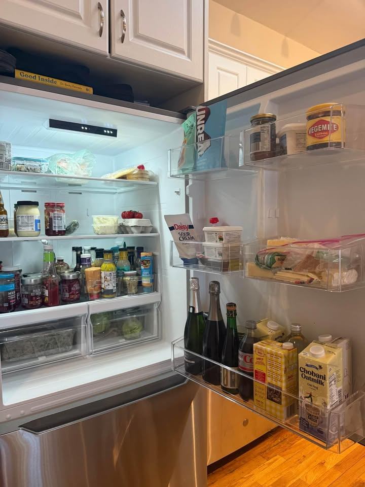 Insignia 30in bottom freezer fridge - photo 3
