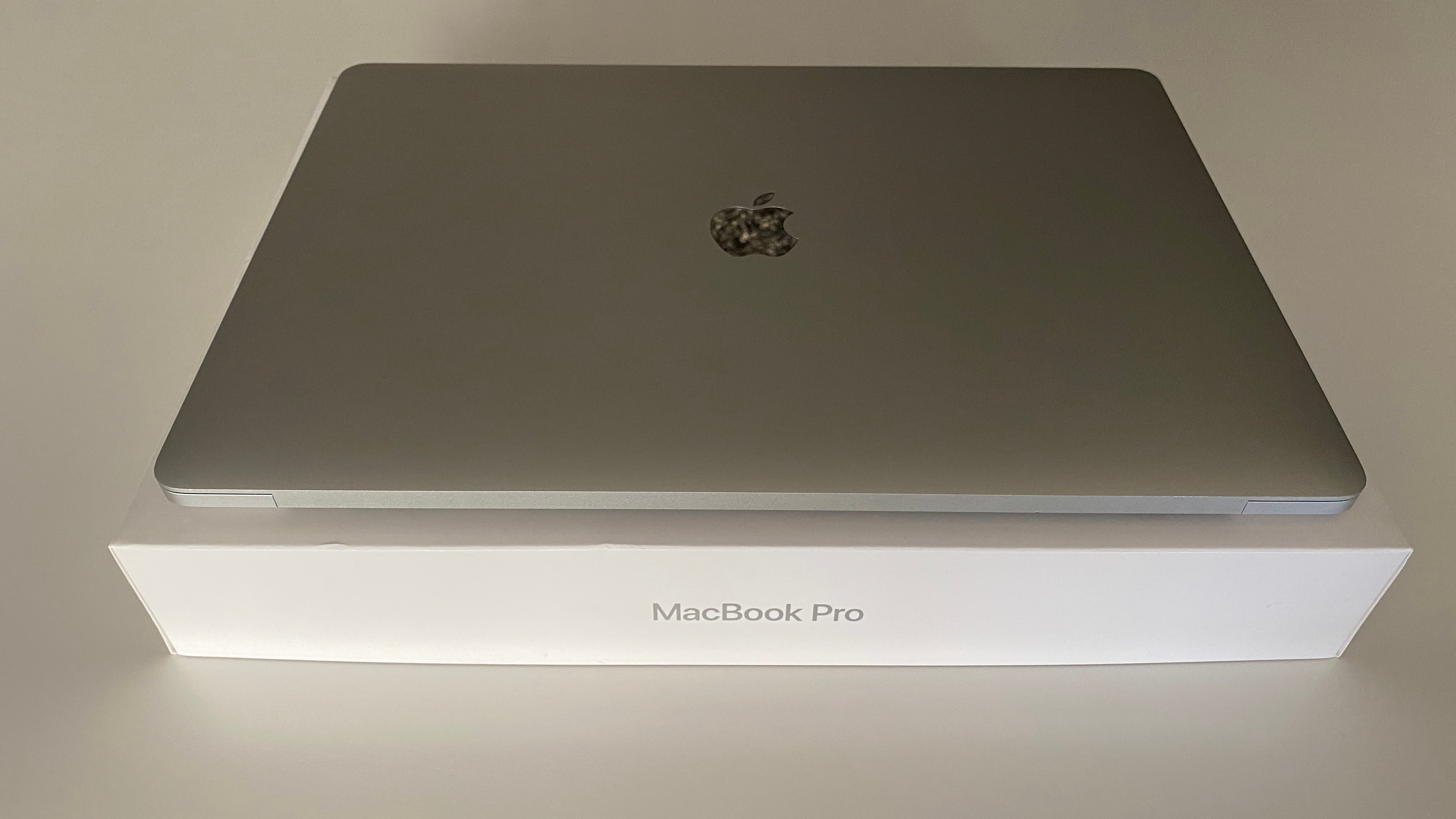 15-inch MacBook Pro – Silver – Late 2019 model - photo 3