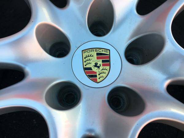 Set of Genuine OEM 21X10 ET50 Porsche Cayenne GTS rims good cond - photo 5