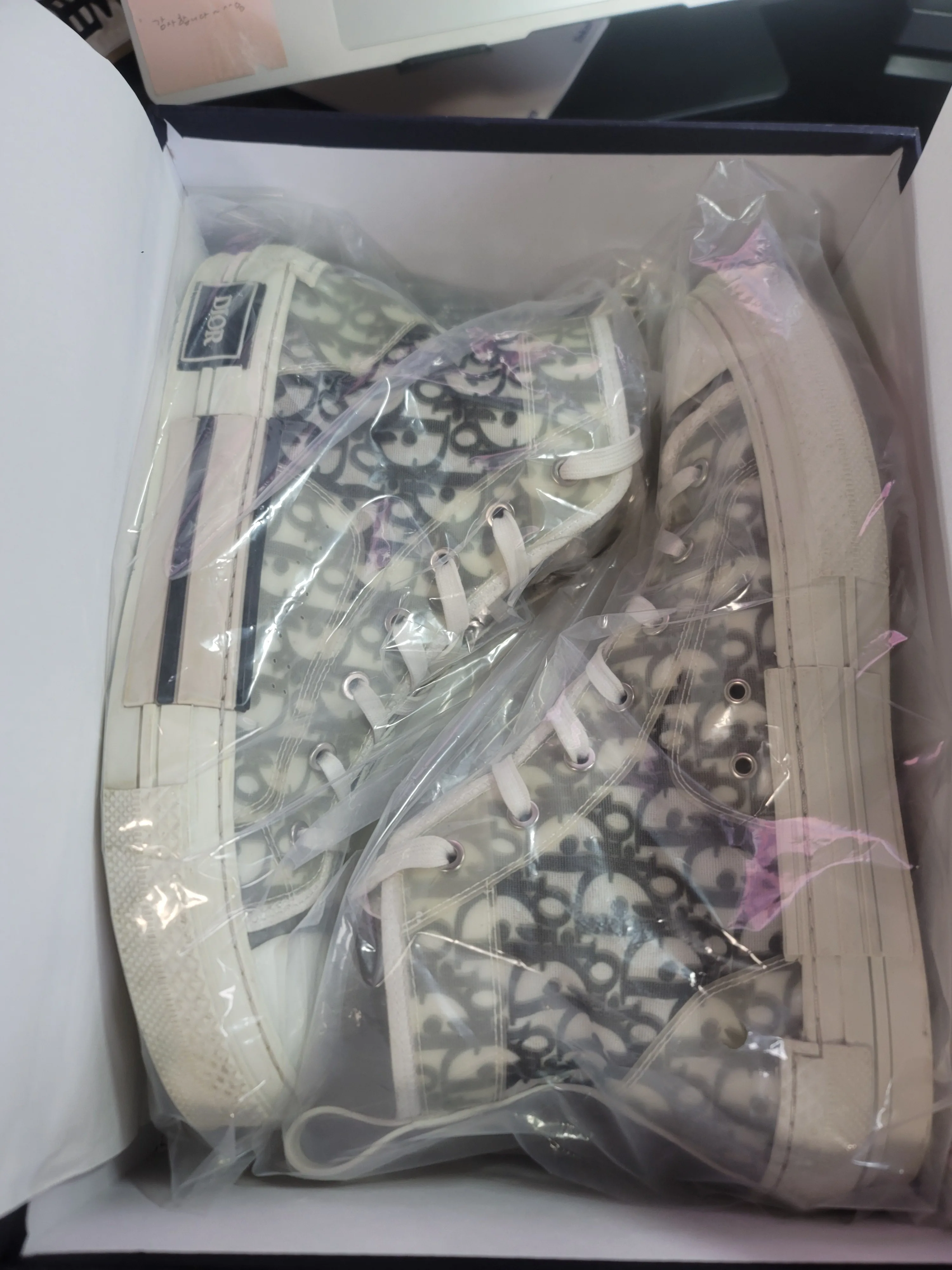 Dior B23 Oblique High Tops image indicator(4)