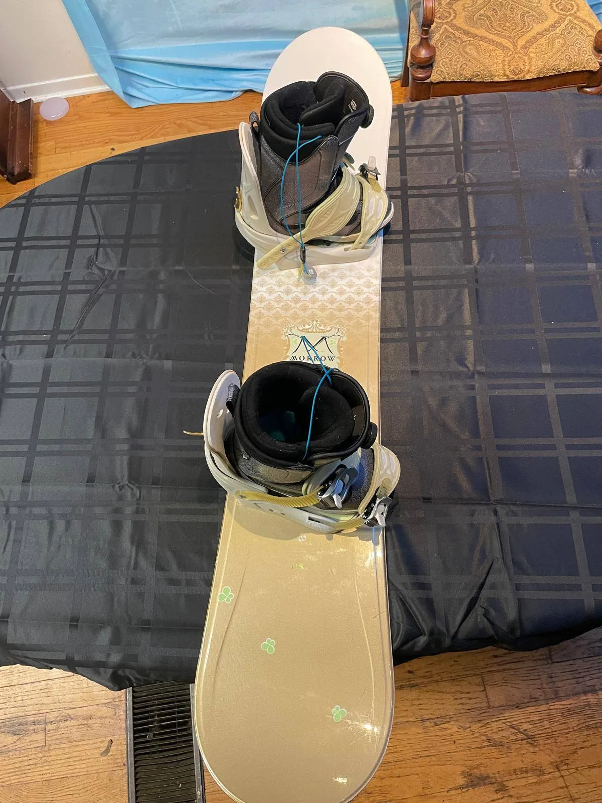Morrow Mantra Snowboard+Bindings + Vans Size 7 Shoes – $100 image indicator(7)