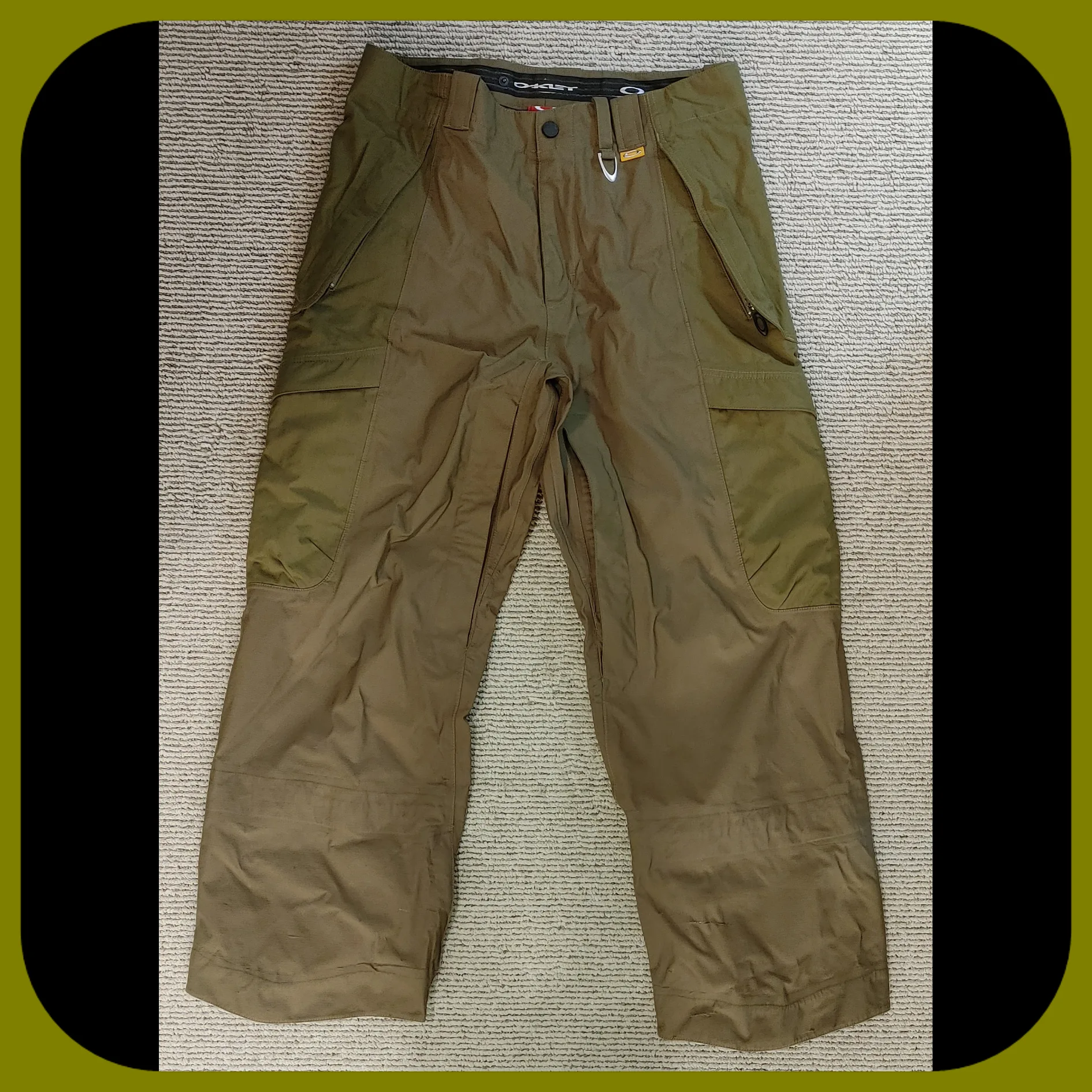 OAKLEY || Mens Rocket Fuel Snowboarding Jacket & Pants (SIZE M) image indicator(8)