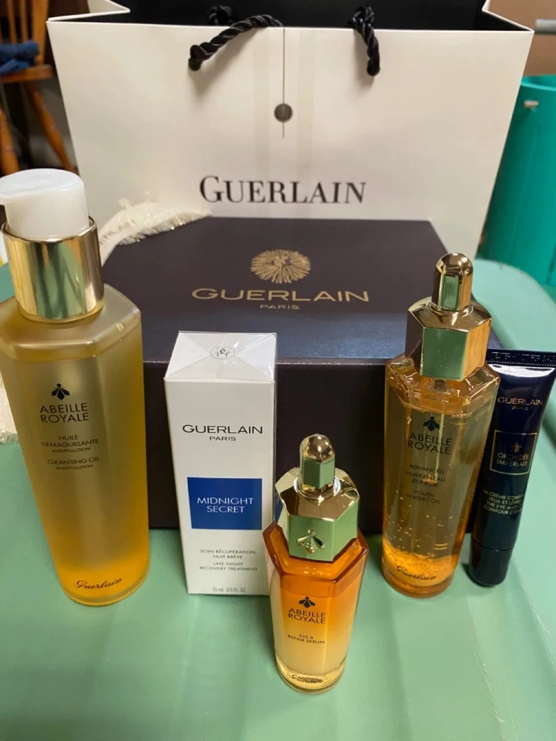 Guerlain Skincare Set with Gift Box & Bag NEW thumbnail