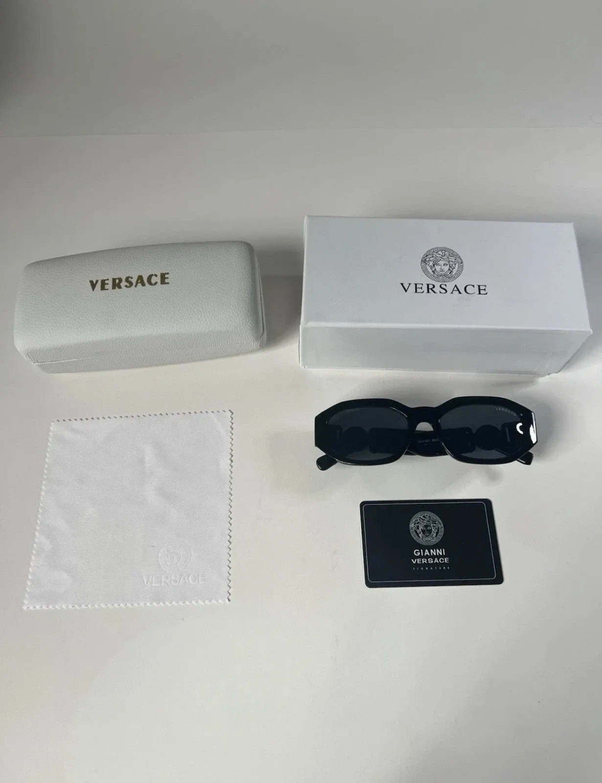 New Versace VE4361 ‘Biggie’ Sunglasses–Black Gold 100% Authentic thumbnail