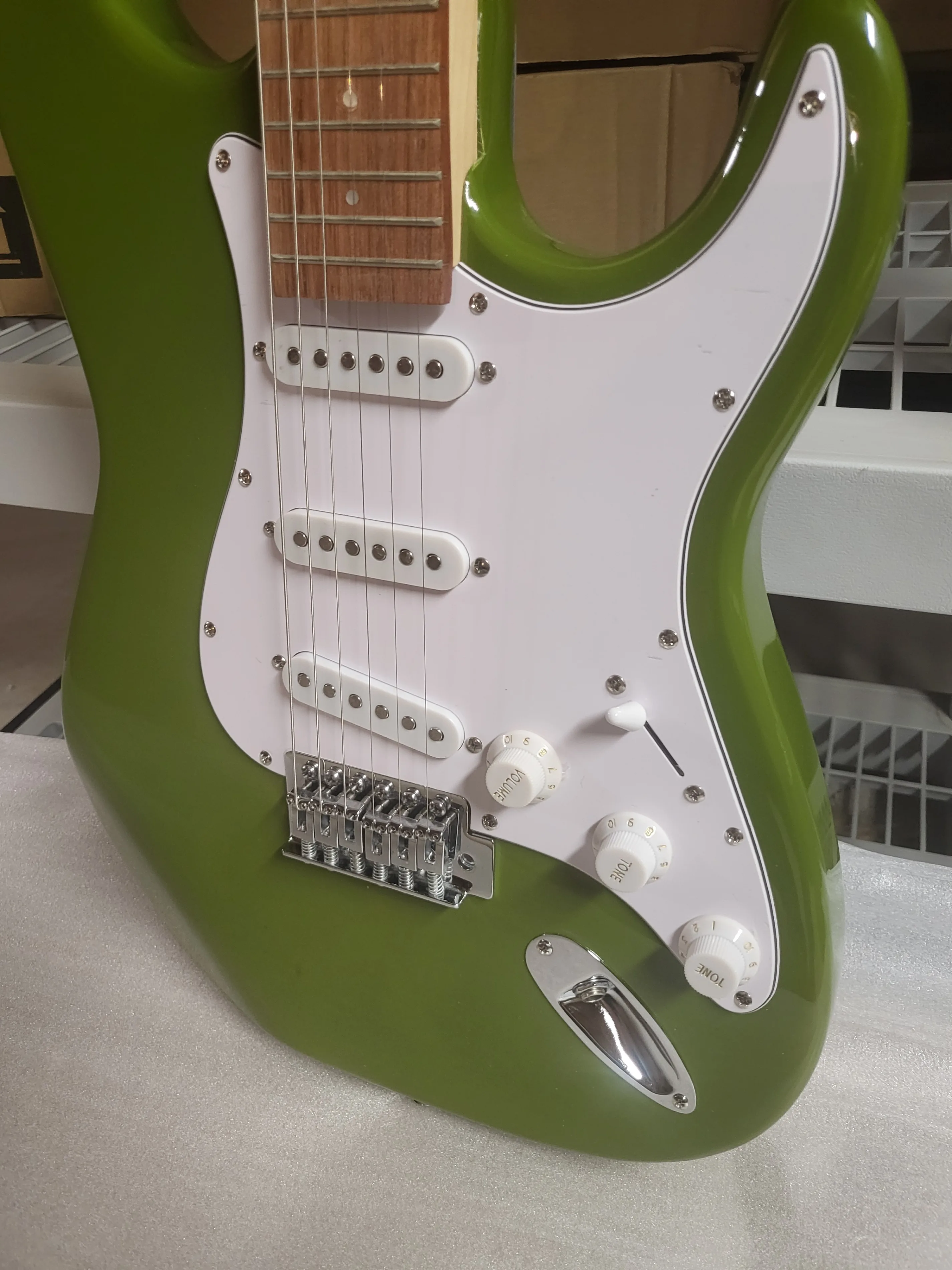 Perfect for Beginners, Intermediate Players! NEW Electric Guitar image indicator(3)