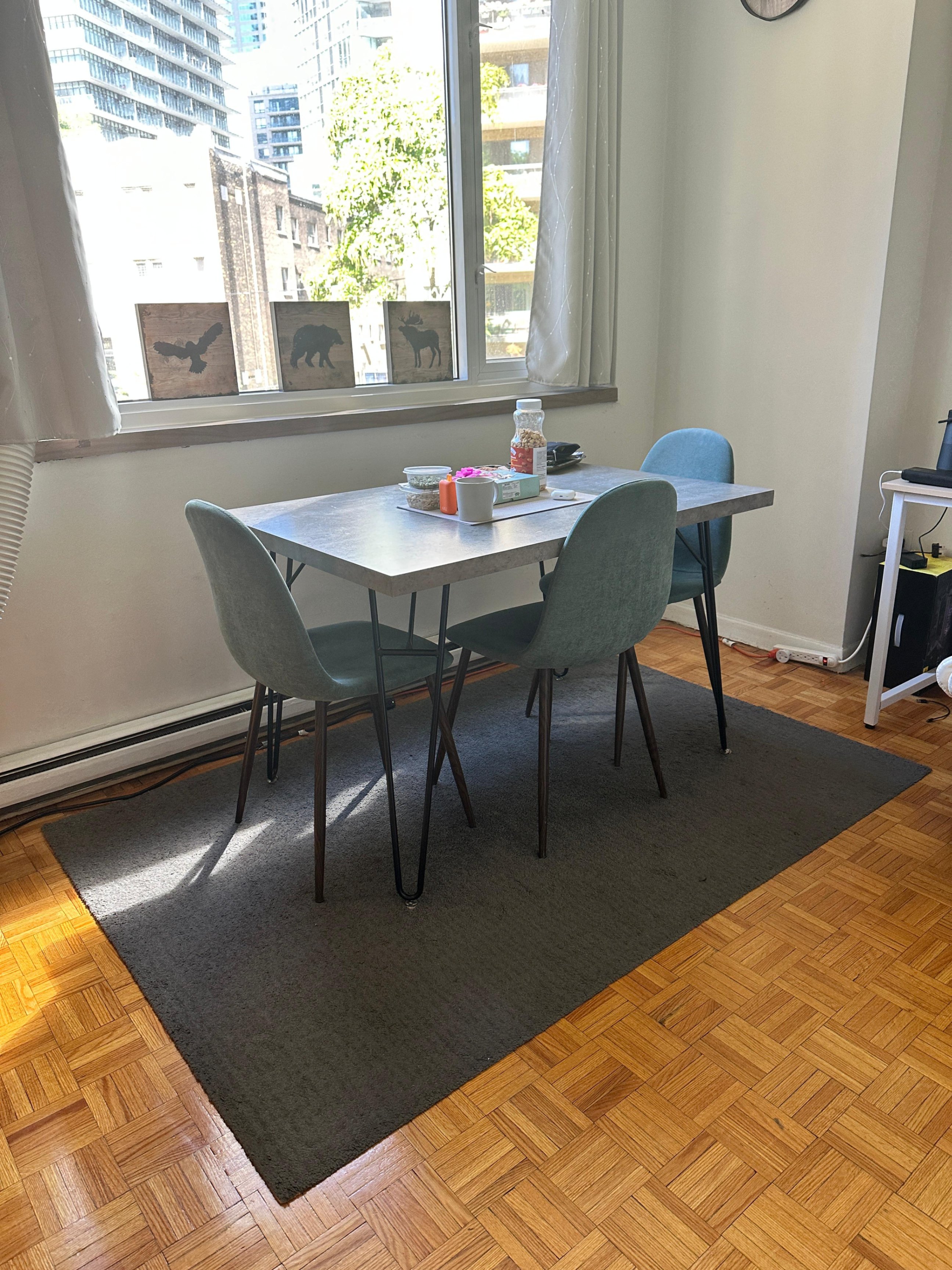 Dining table with 4 velvet teal chairs + rug (optional) - photo 2