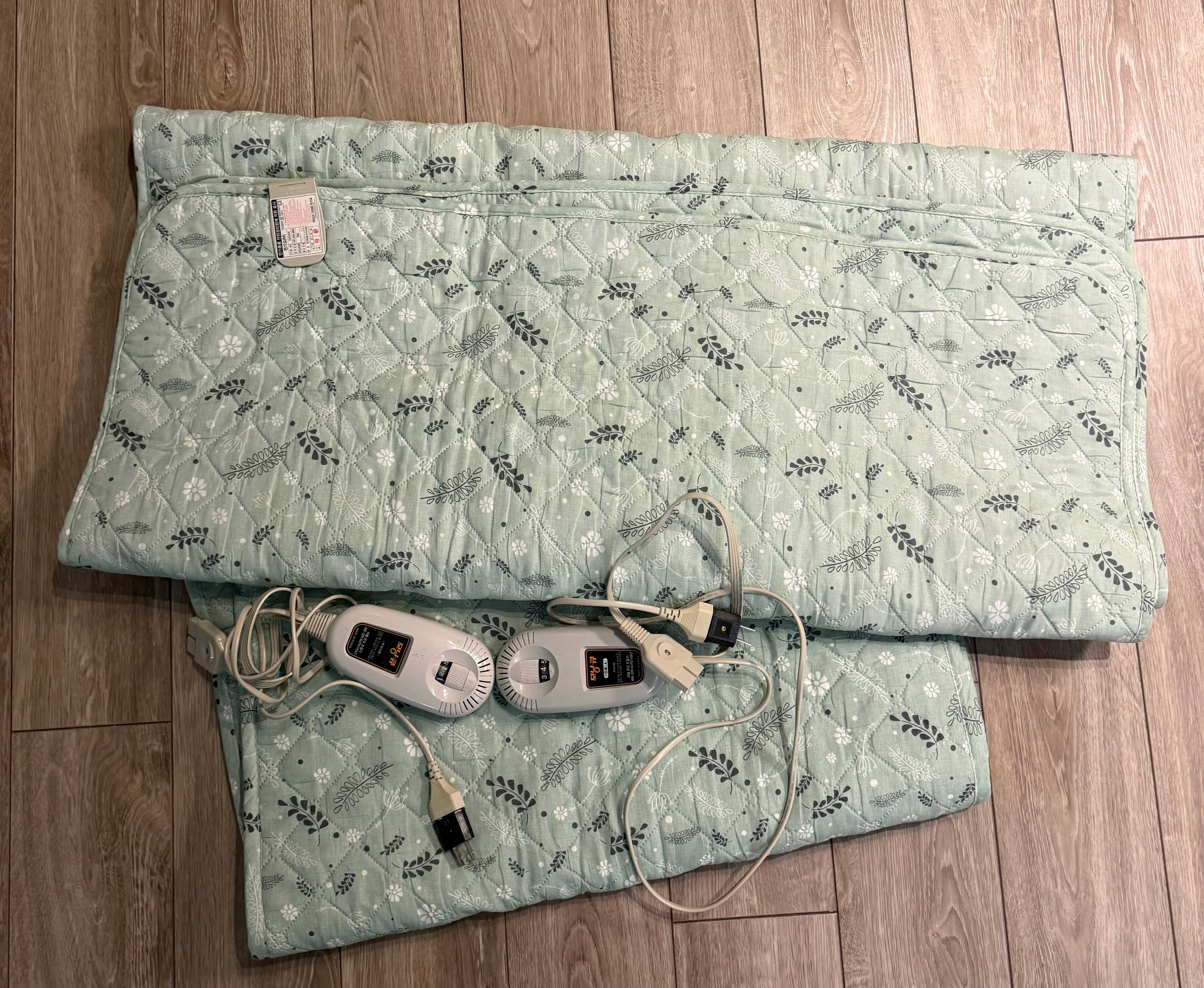 Electric Heating Mat (M or L Size) – Buy One or Both! (Like New)