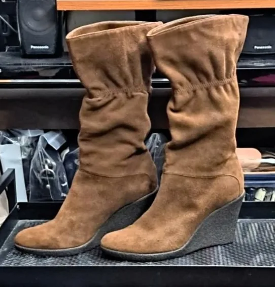 Enzo Angiolini Women's Suede Leather Wedge Boots Used Like New image indicator(2)