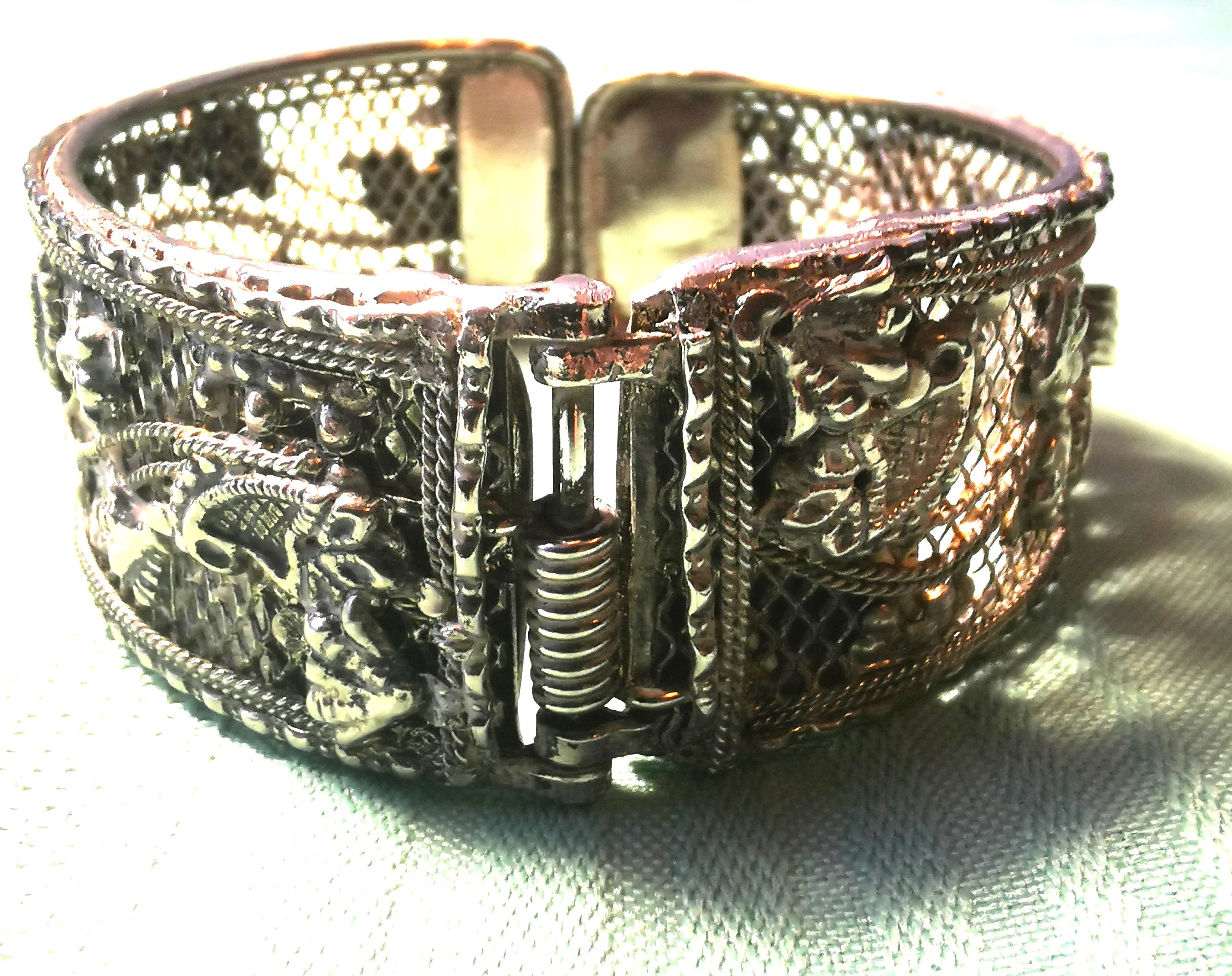 Asian Dragon Cuff Bracelet Vintage Intricate - Silver Tone Mesh image indicator(4)