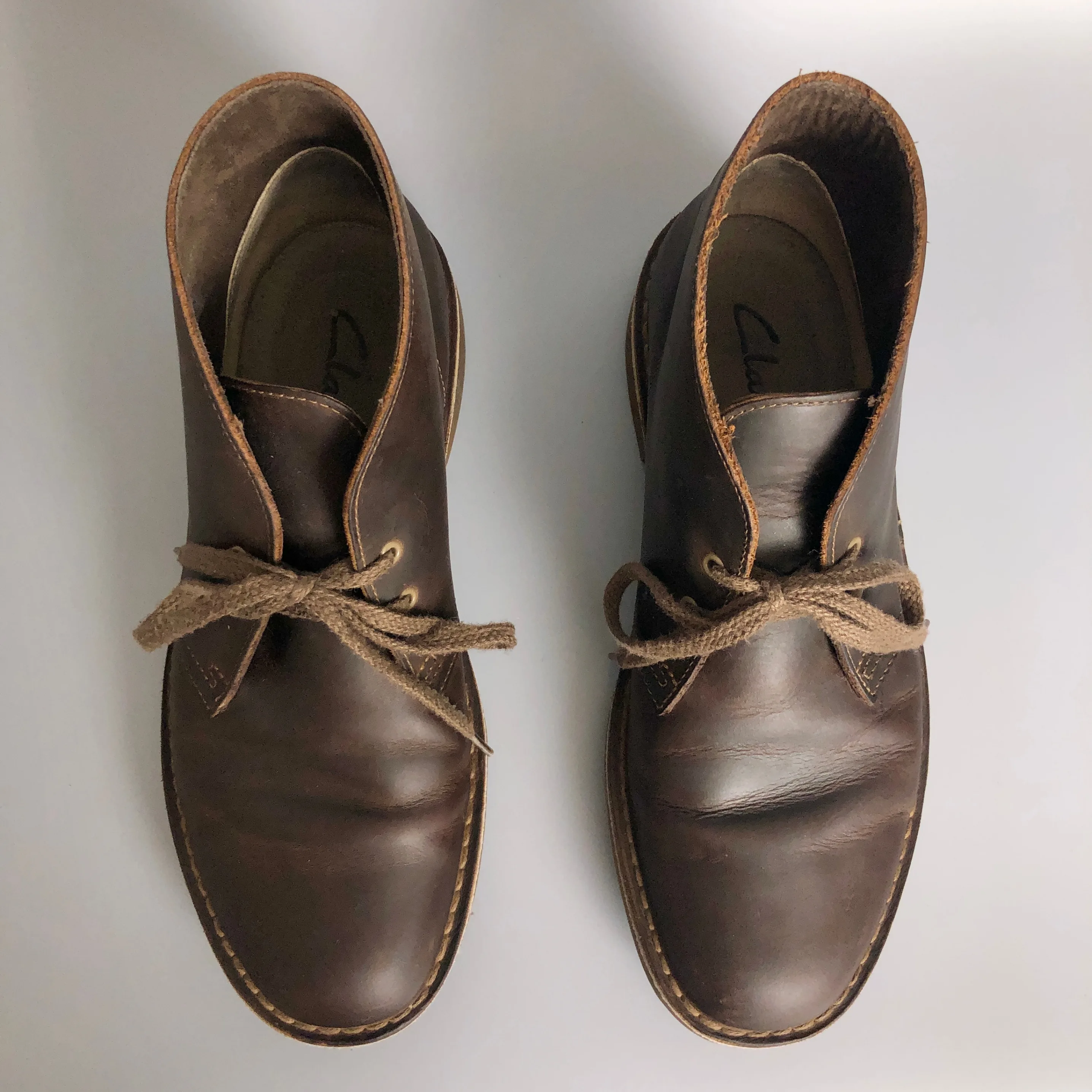 Gently Used Classic Clarks Leather Shoes image indicator(7)