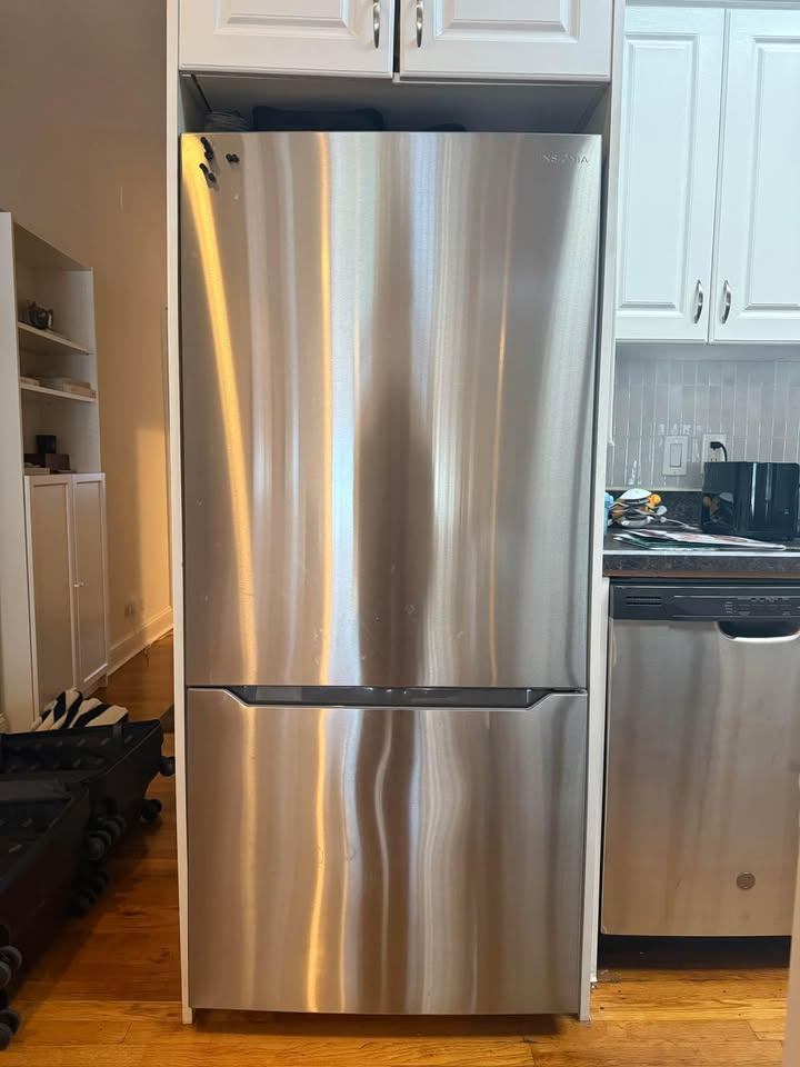 Insignia 30in bottom freezer fridge