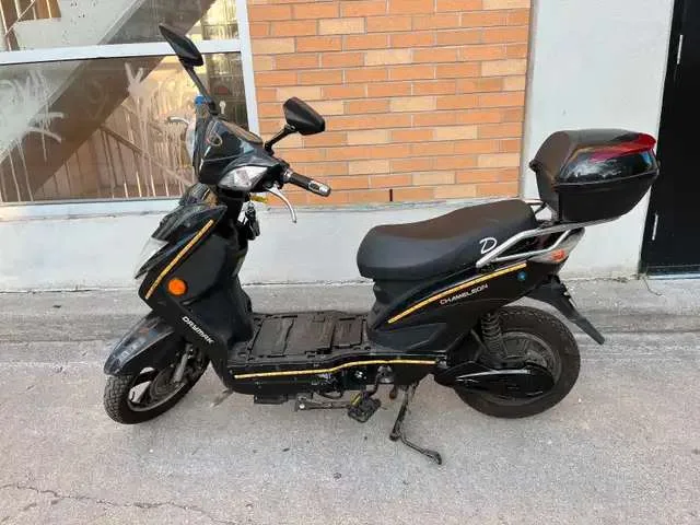 60V Lithium Ion Black Hornet 4.0 Electric Scooter $1,000 image indicator(2)