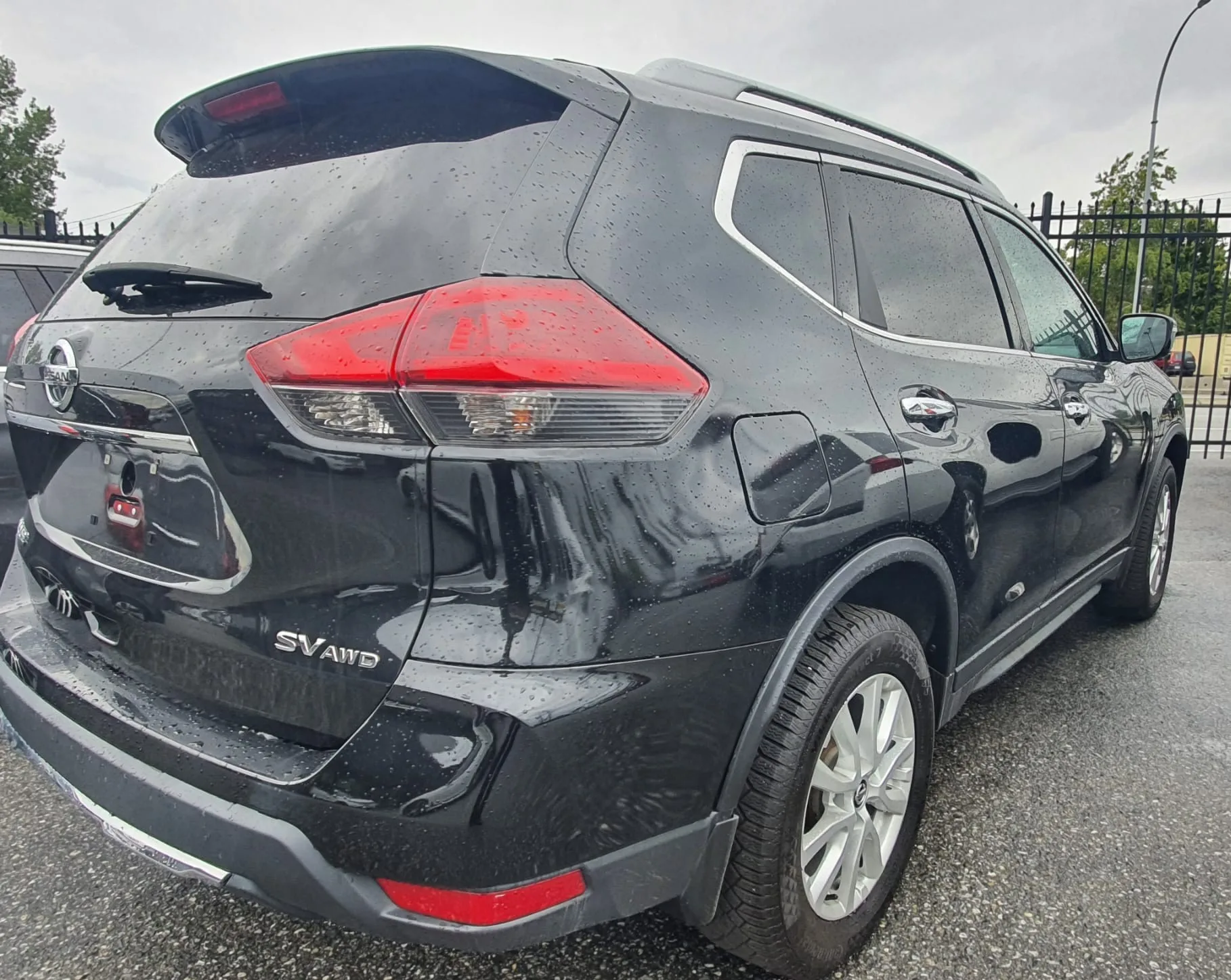 2018 Nissan Rogue SV AWD image indicator(3)