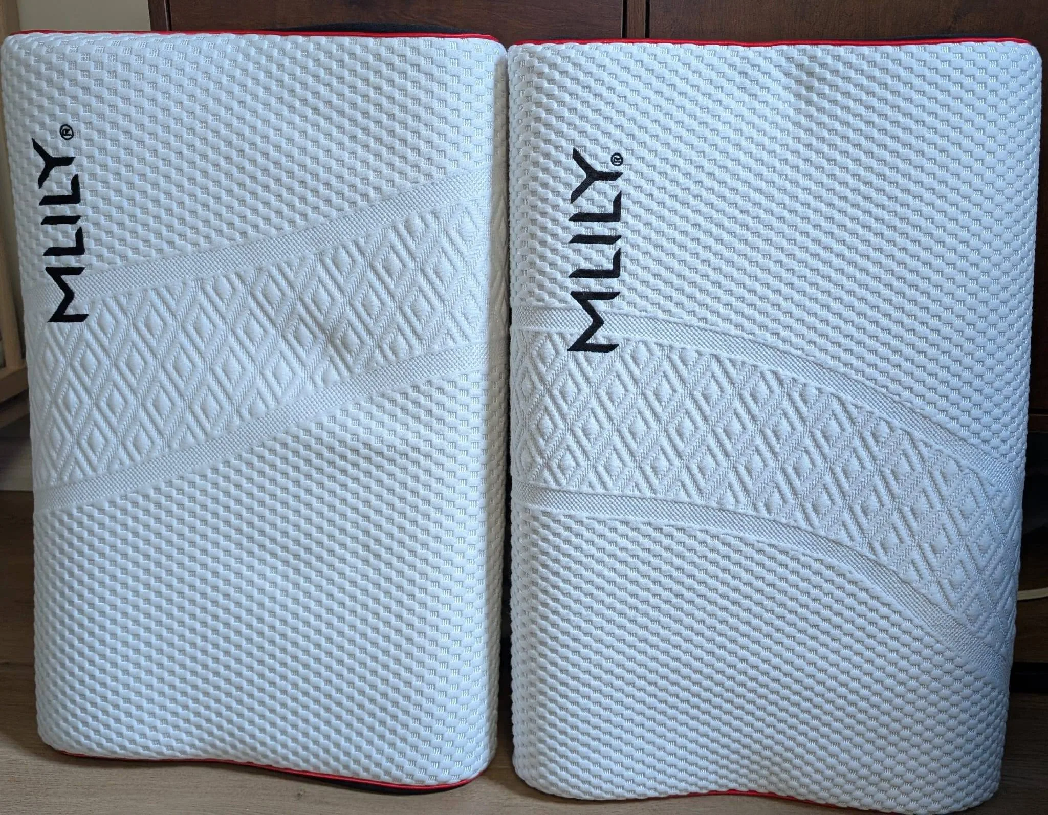 Mlily Manchester United Contour Pillows image indicator(3)