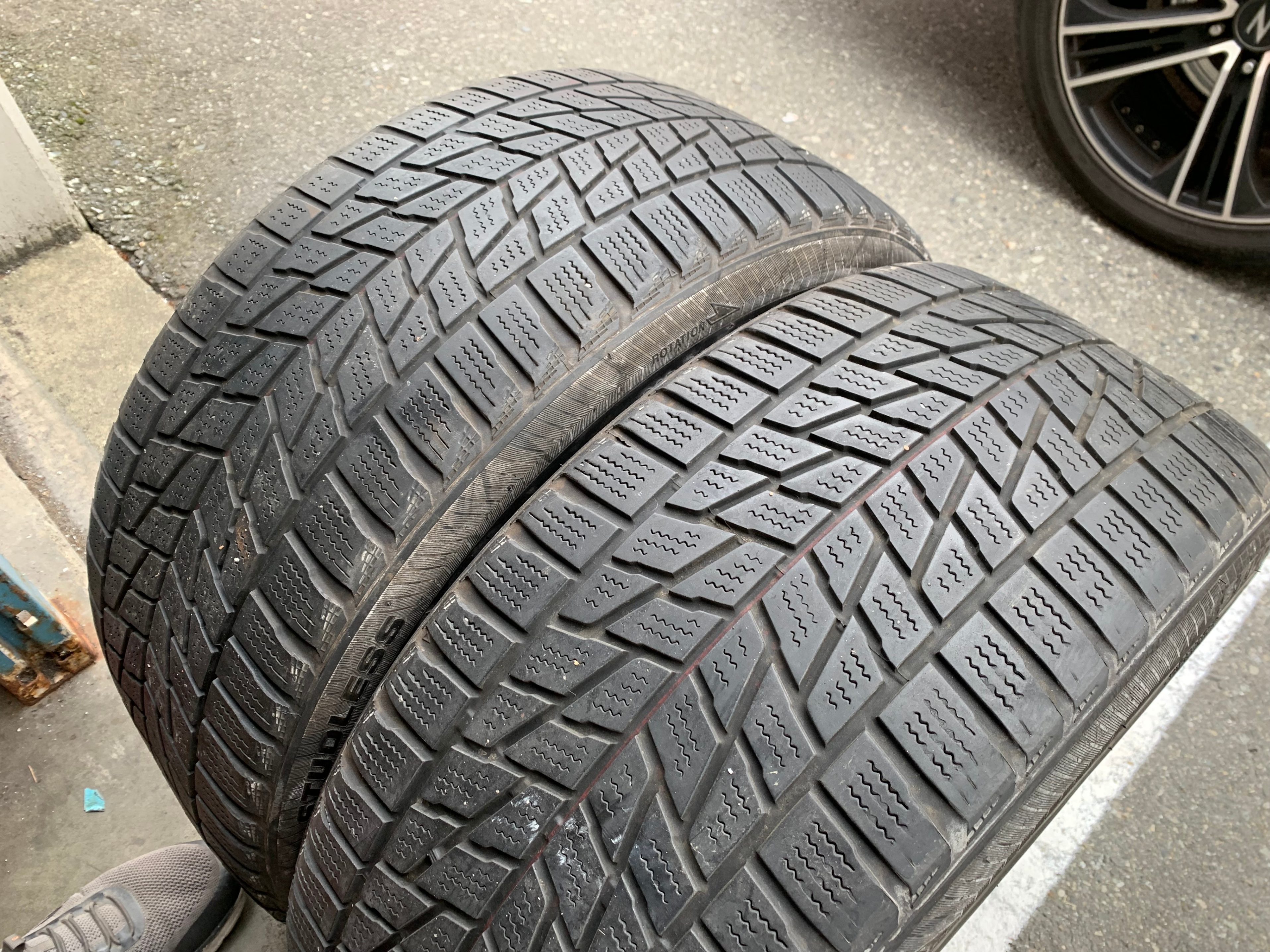 Pair of 255/40/19 100V Bridgestone Blizzak LM22 with 45% tread - photo 3
