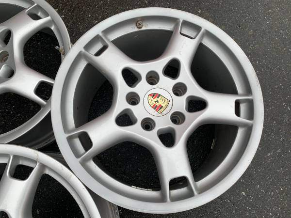 1 X Single Genuine OEM Rear Porsche 19X11 Lobster claw rim