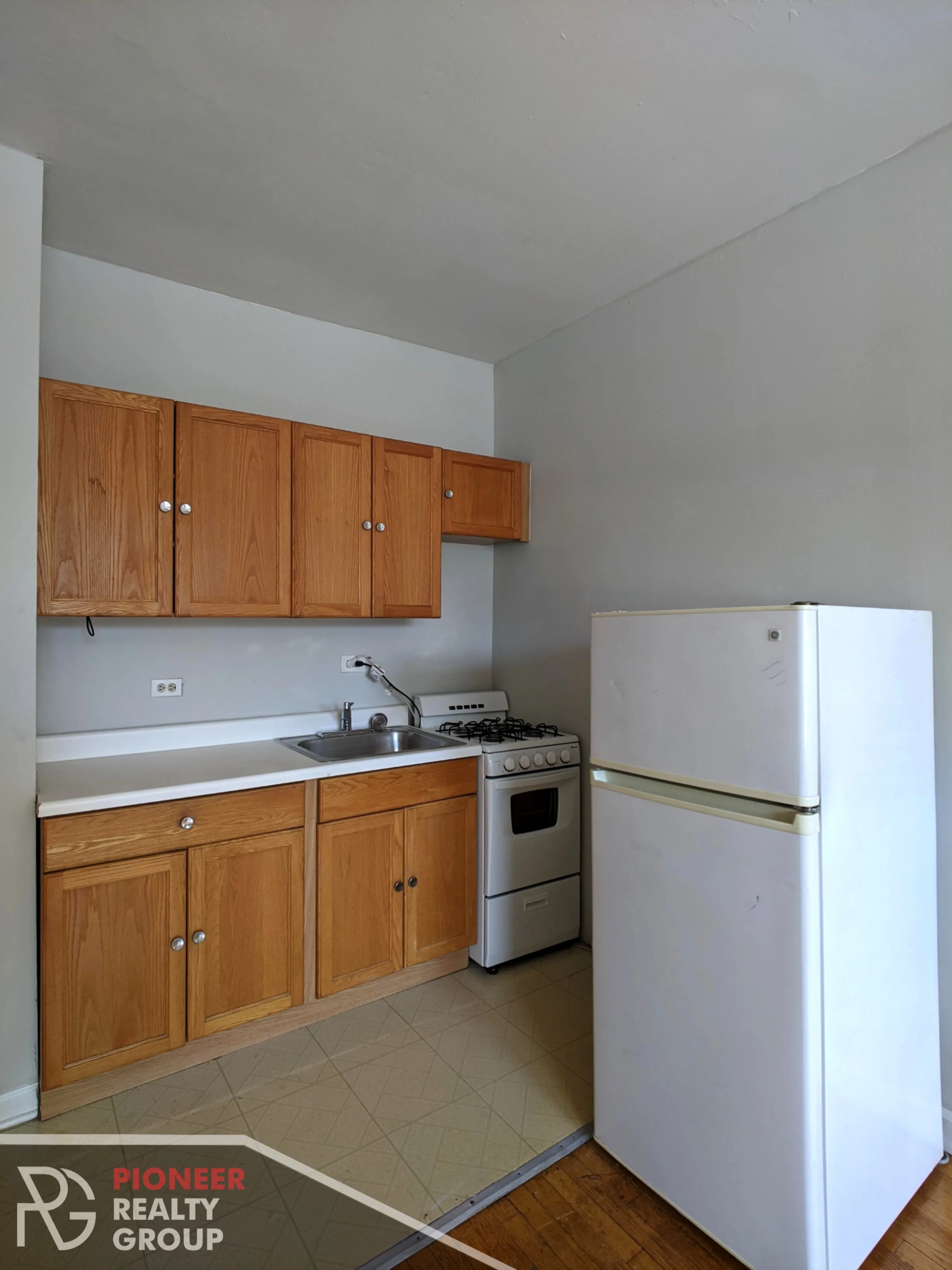 Studio in Lakeview Available for Rent! image indicator(3)