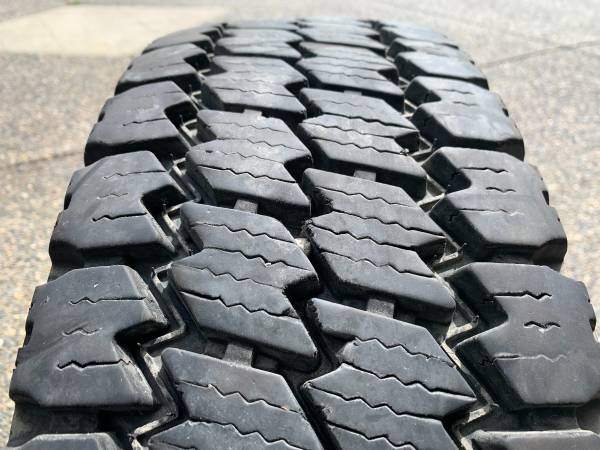 1 X single 225/70/19.5 128/126N PR14 Michelin LRG XDS2 like new - photo 3