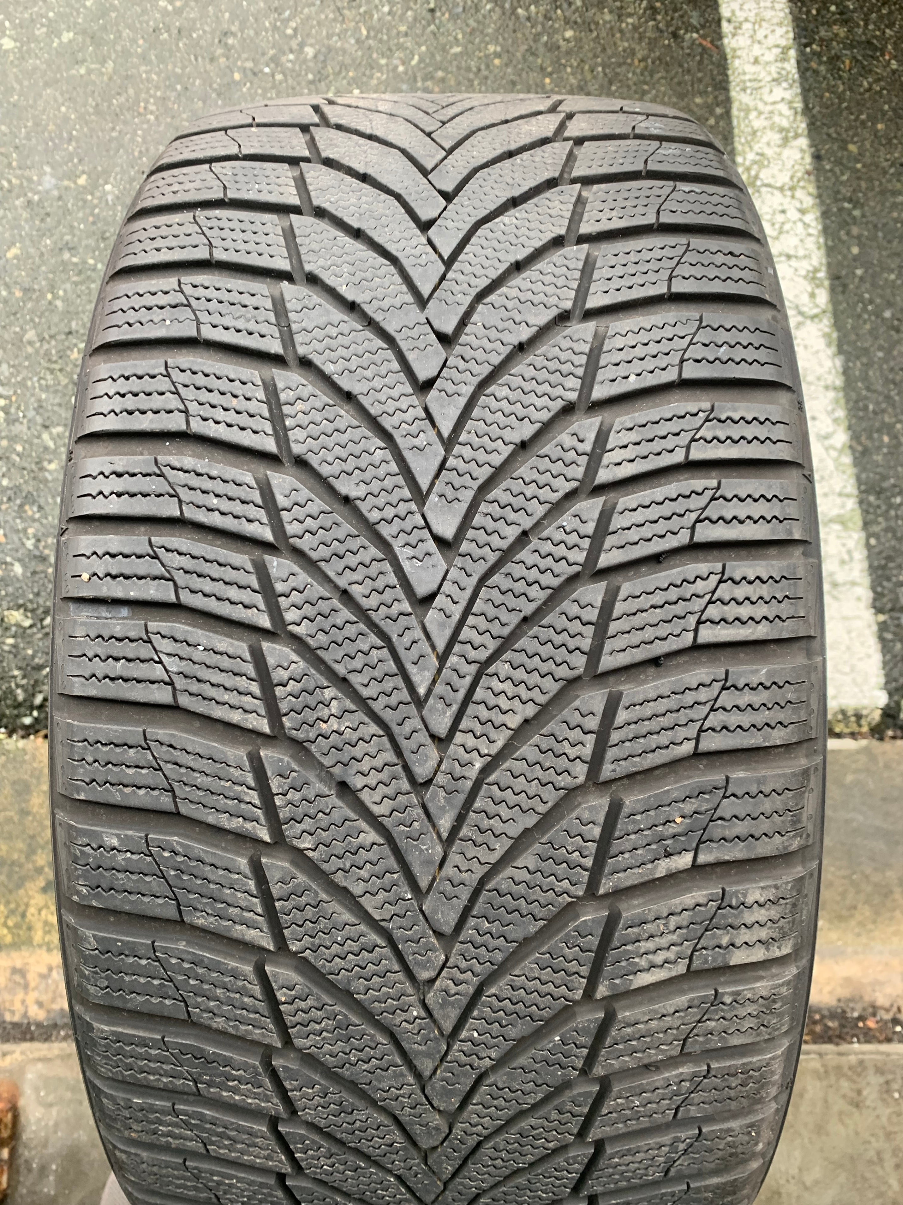 1 x single 265/35/20 M+S Nexen winguard Sport 2 with 70% tread