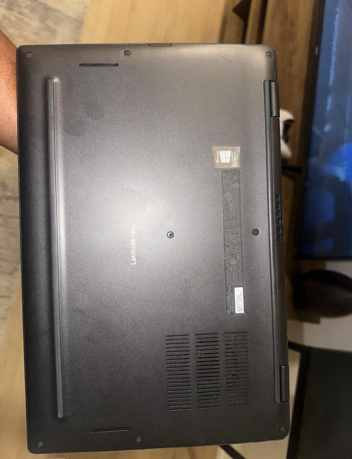 Dell Latitude 7420 Lapetop – i7 / 16GB RAM / 512GB SSD image indicator(4)