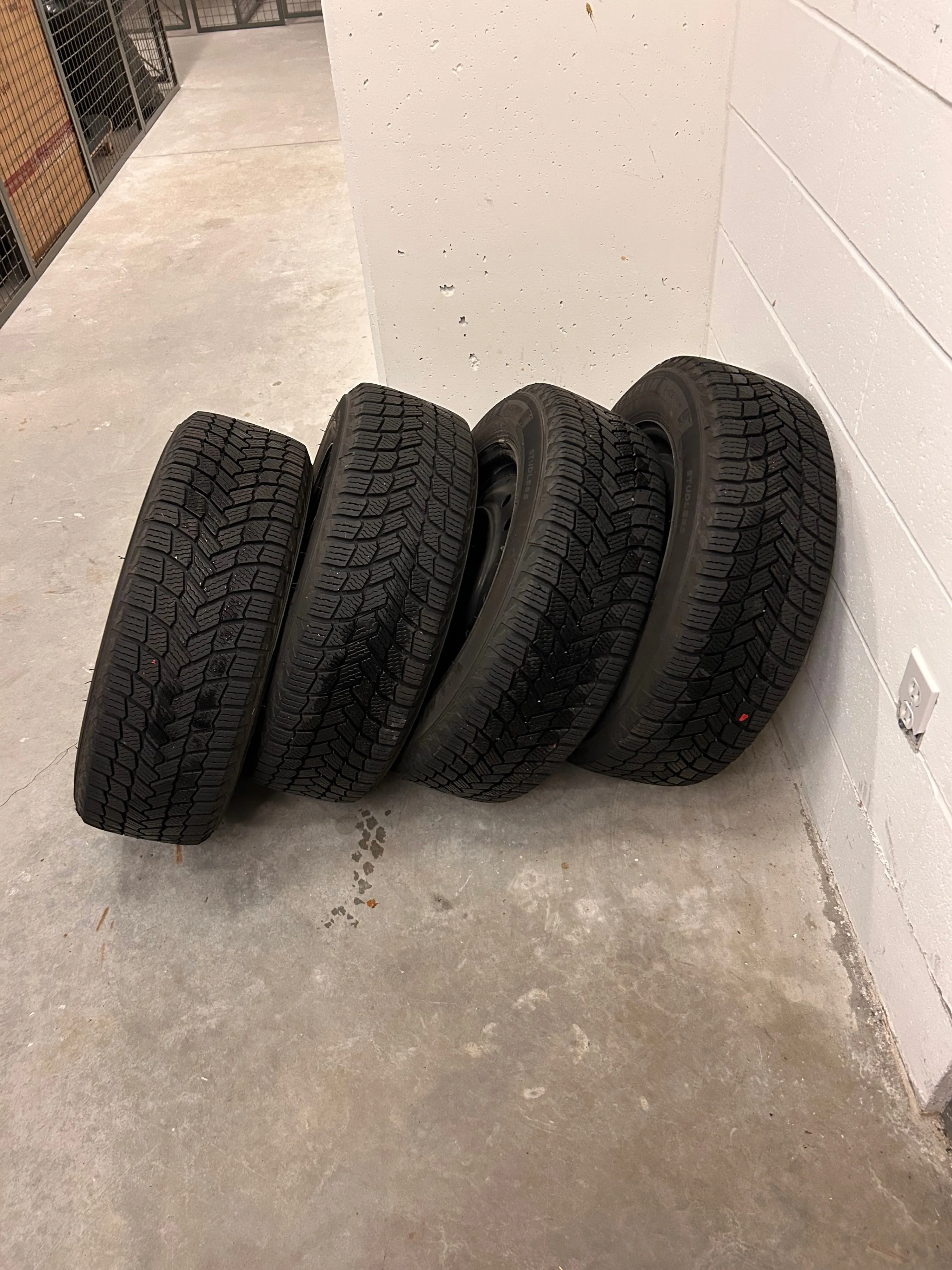 Michelin X-ICE SNOW   205 / 60R / 16 image indicator(4)