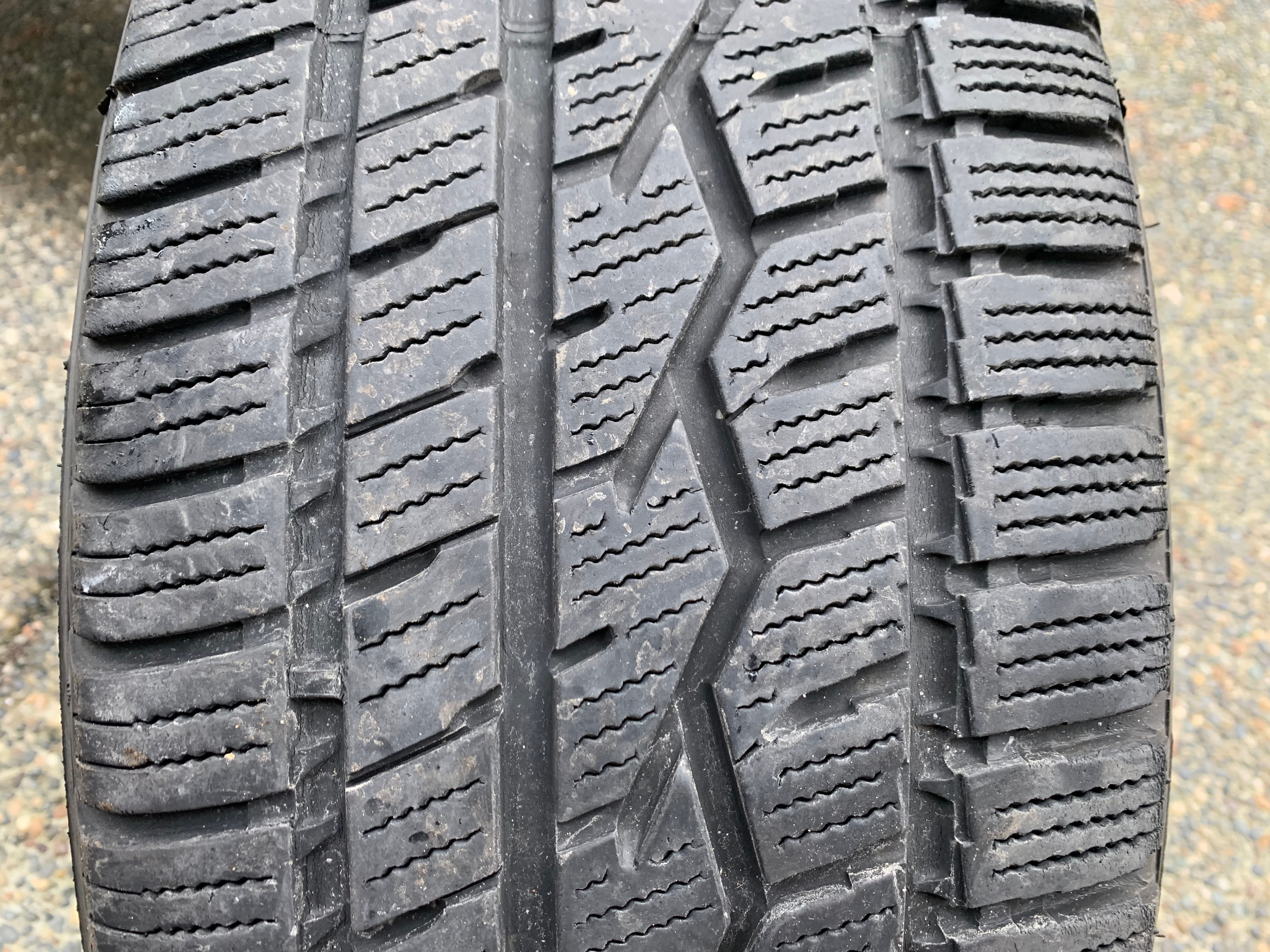 1 x single 225/55/17 M+S Toyo Celsius CUV with 65% tread - photo 2