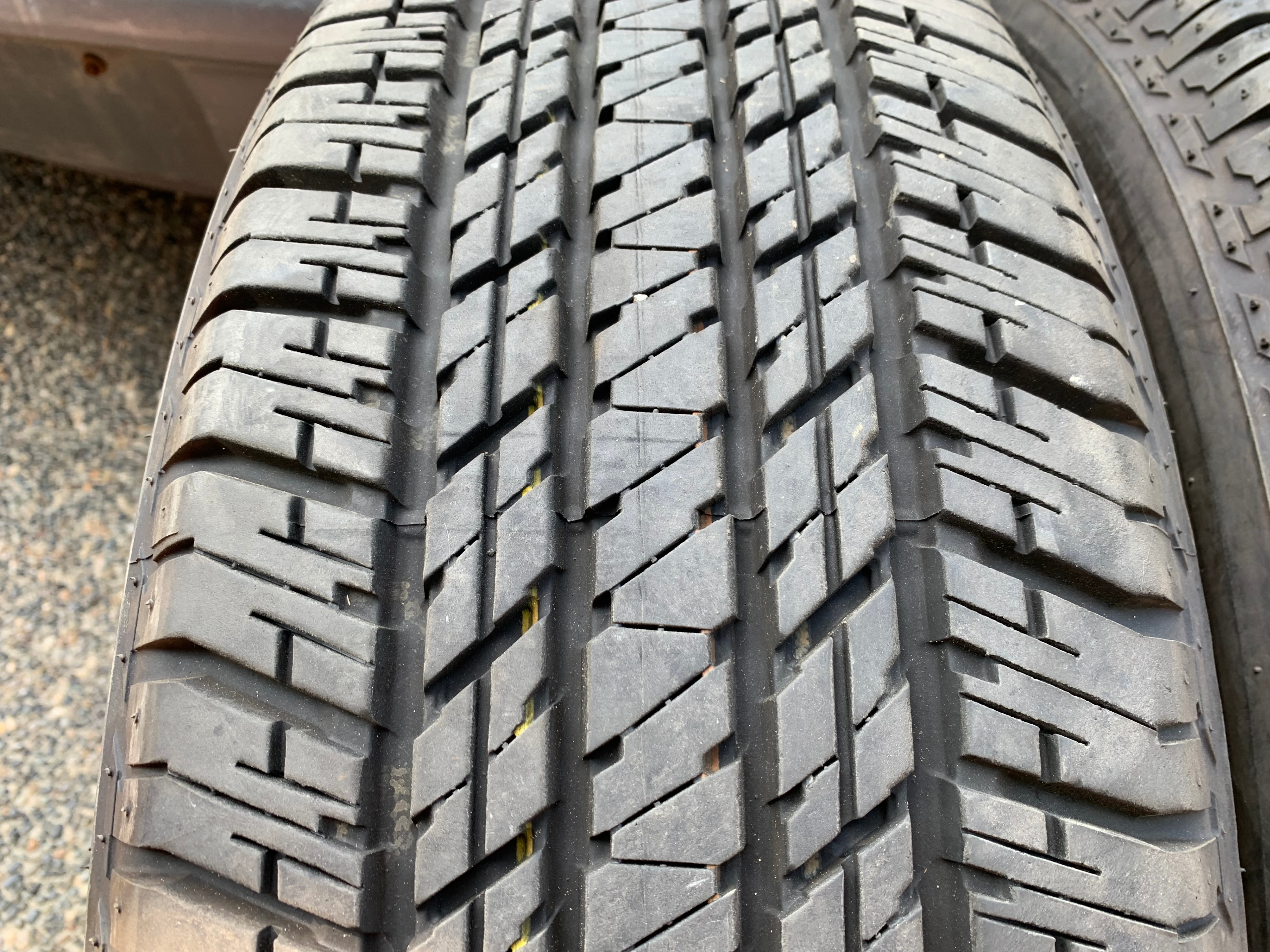 Pair of 245/60/20 M+S bridgestone Dueler HT 684 II wit 90% tread - photo 2
