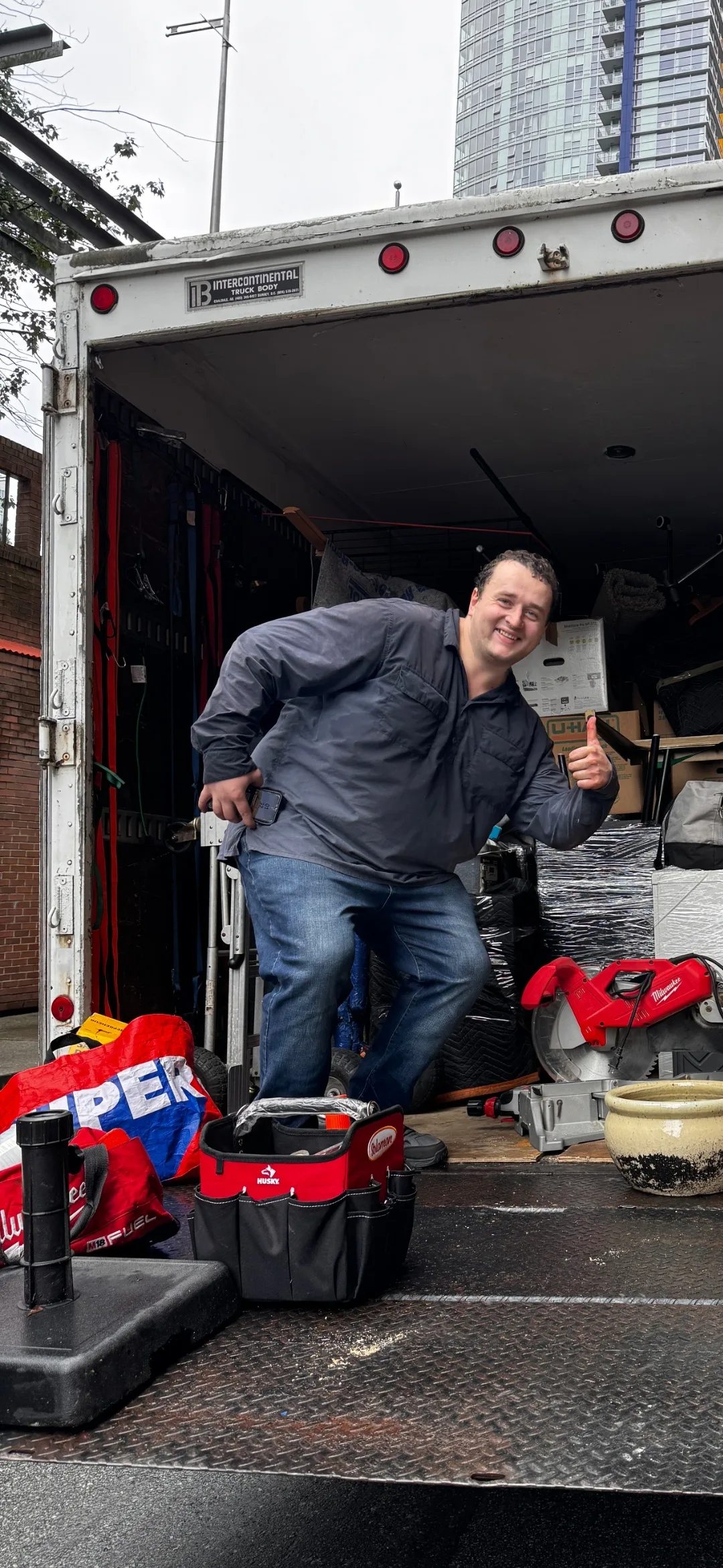 From $40/hr 🚨 Trusted Movers You Can Count On – Call Now! image indicator(2)