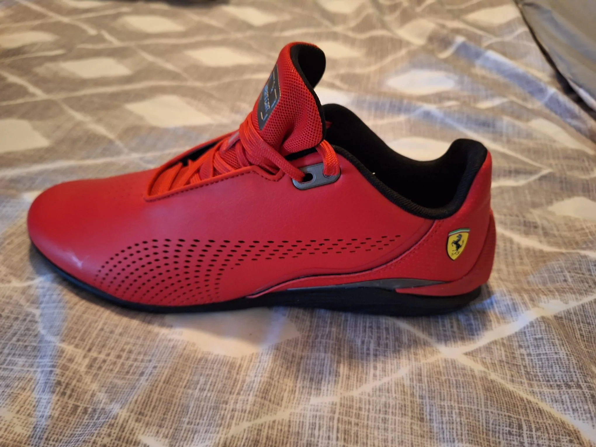 Red Scuderia Ferrari | PUMA image indicator(4)