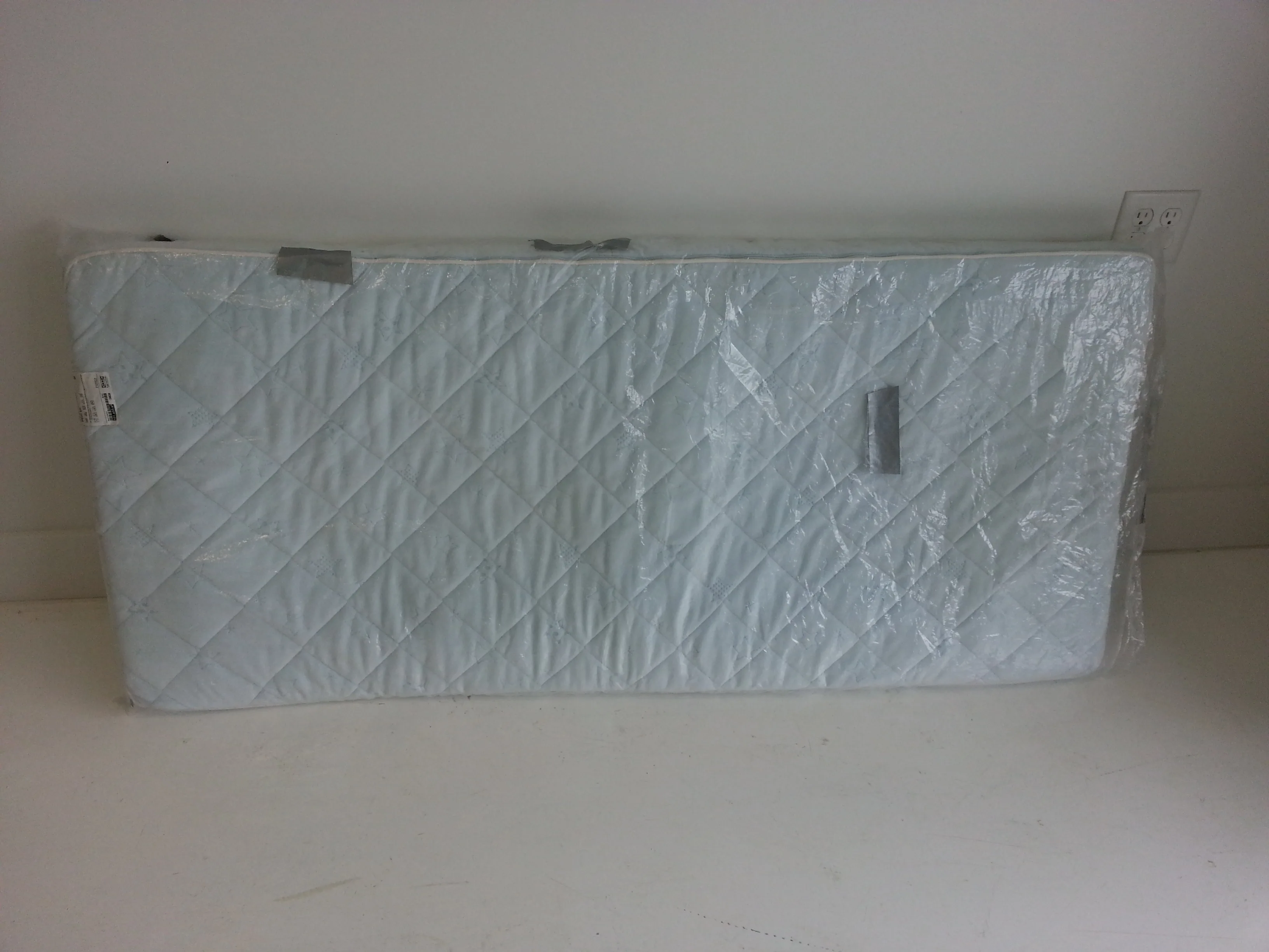 IKEA Vyssa Vackert crib mattress image indicator(2)