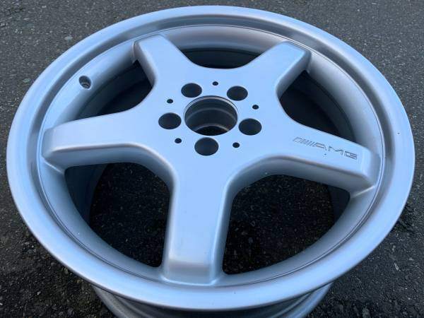 1 x Genuine Mercedes AMG 18x9 rim E Class Series showrm cond - photo 2
