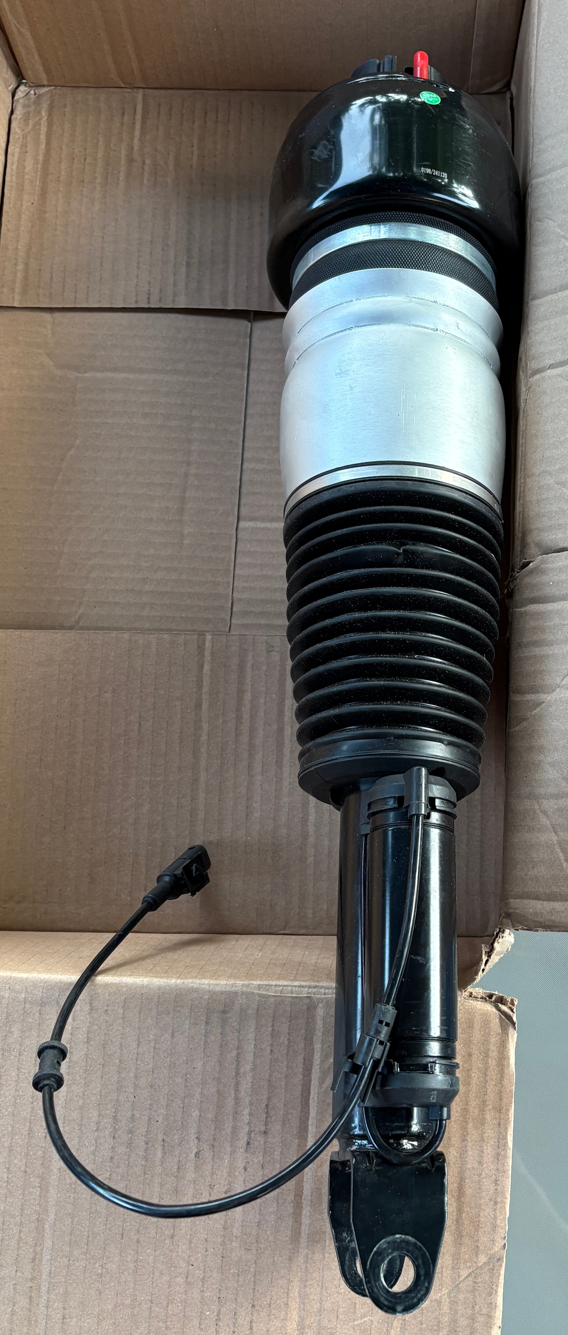 Mercedes-Benz – Right Front Air Suspension Strut - photo 2