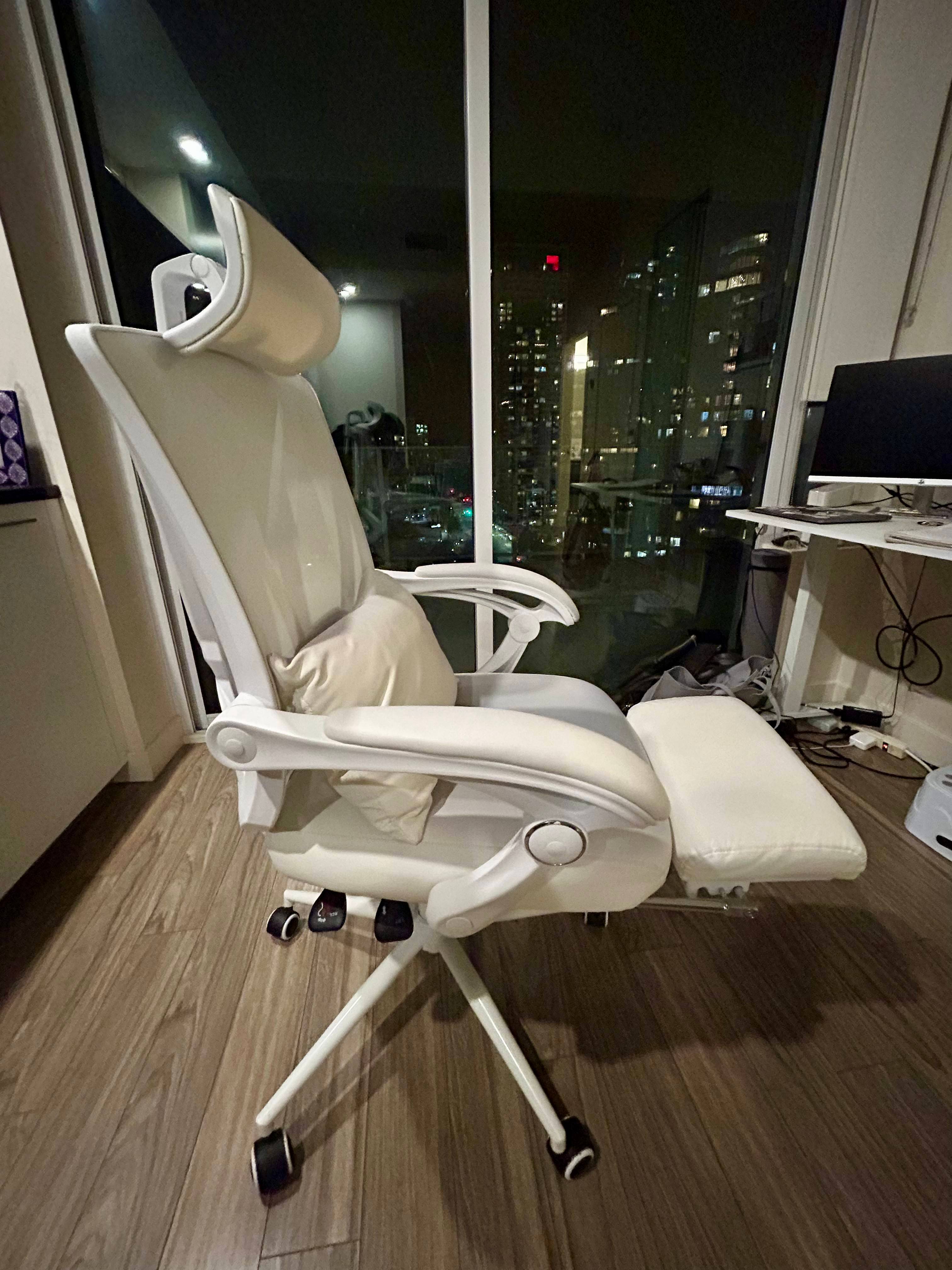 MOVE-OUT SALE - Misolant Ergonomic Chair with Footrest - photo 3